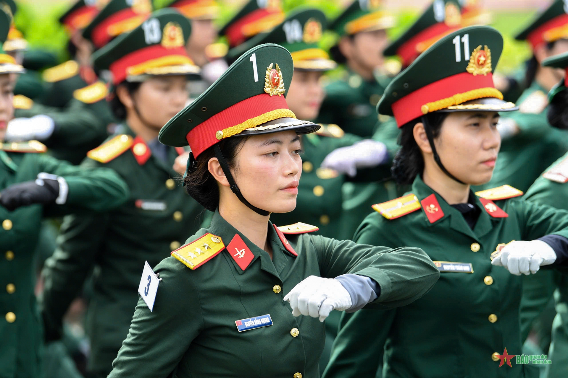Chung ý chí, hướng về Quảng trường Ba Đình
- Ảnh 17. Chung ý chí, hướng về Quảng trường Ba Đình
- Ảnh 17.