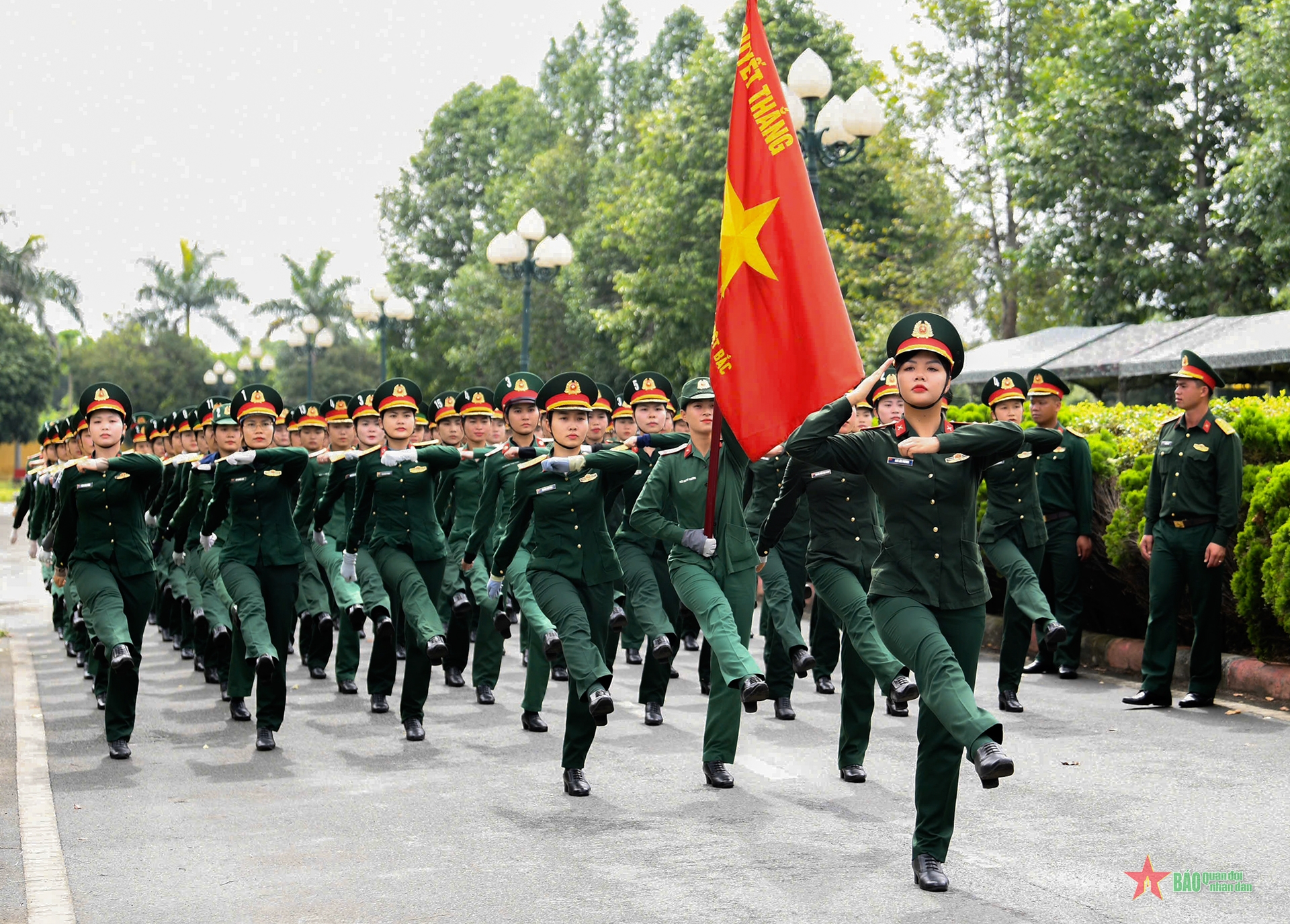 Chung ý chí, hướng về Quảng trường Ba Đình
- Ảnh 15. Chung ý chí, hướng về Quảng trường Ba Đình
- Ảnh 15.
