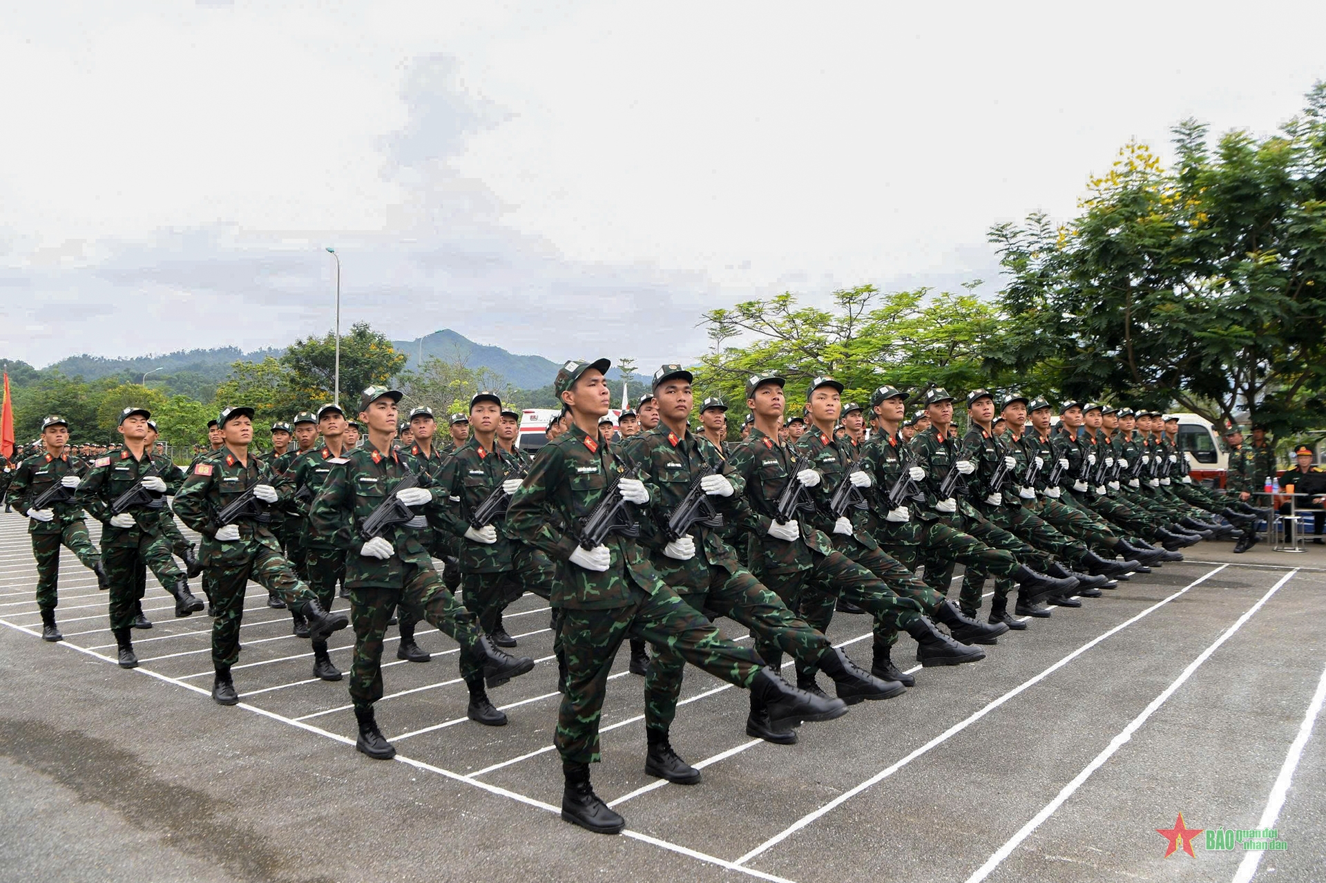 Chung ý chí, hướng về Quảng trường Ba Đình
- Ảnh 10. Chung ý chí, hướng về Quảng trường Ba Đình
- Ảnh 10.