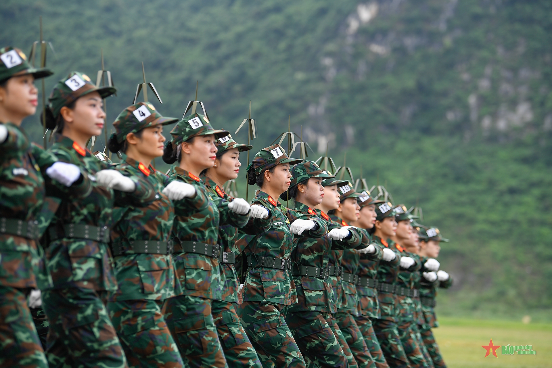 Chung ý chí, hướng về Quảng trường Ba Đình
- Ảnh 24. Chung ý chí, hướng về Quảng trường Ba Đình
- Ảnh 24.