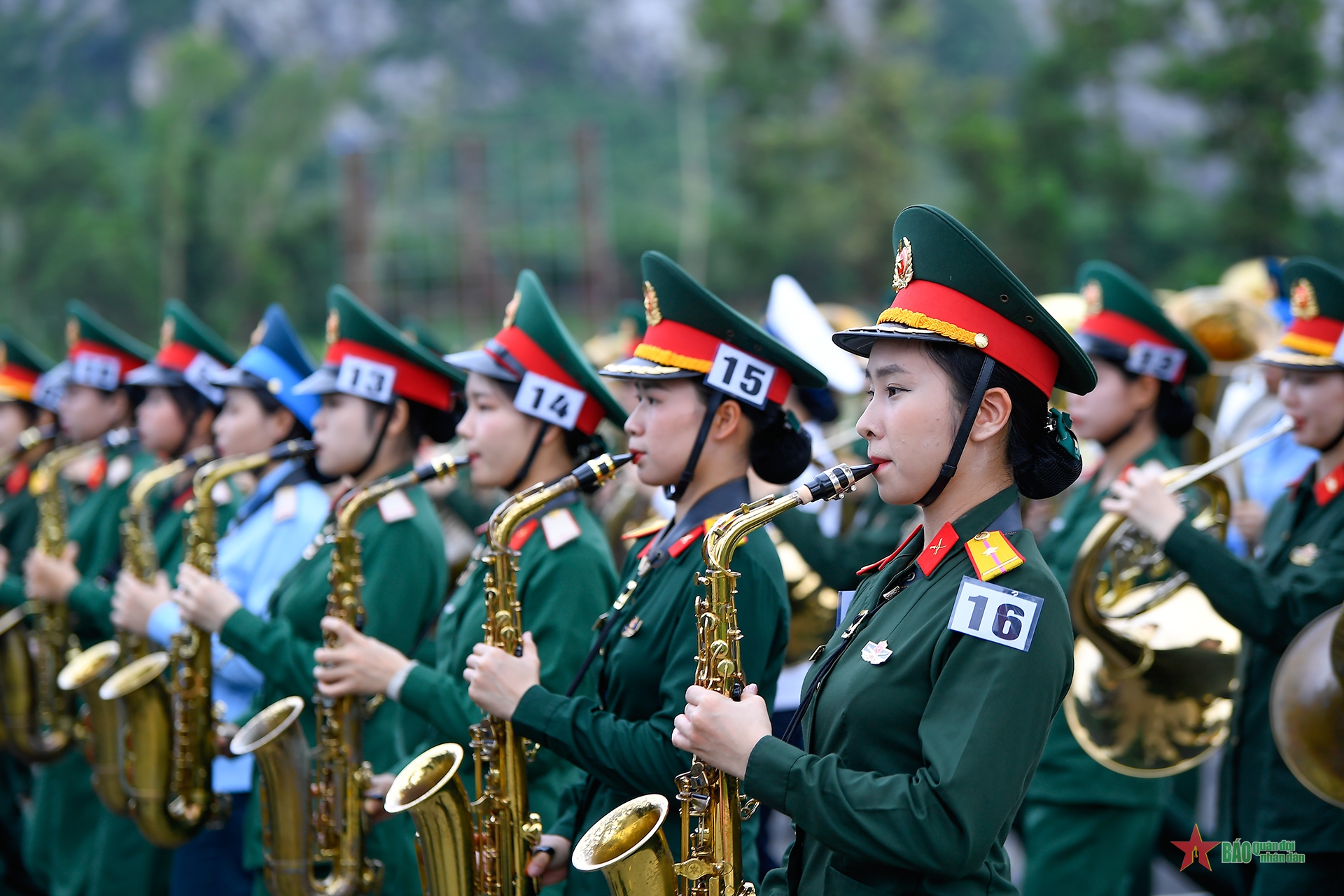 Chung ý chí, hướng về Quảng trường Ba Đình
- Ảnh 23. Chung ý chí, hướng về Quảng trường Ba Đình
- Ảnh 23.