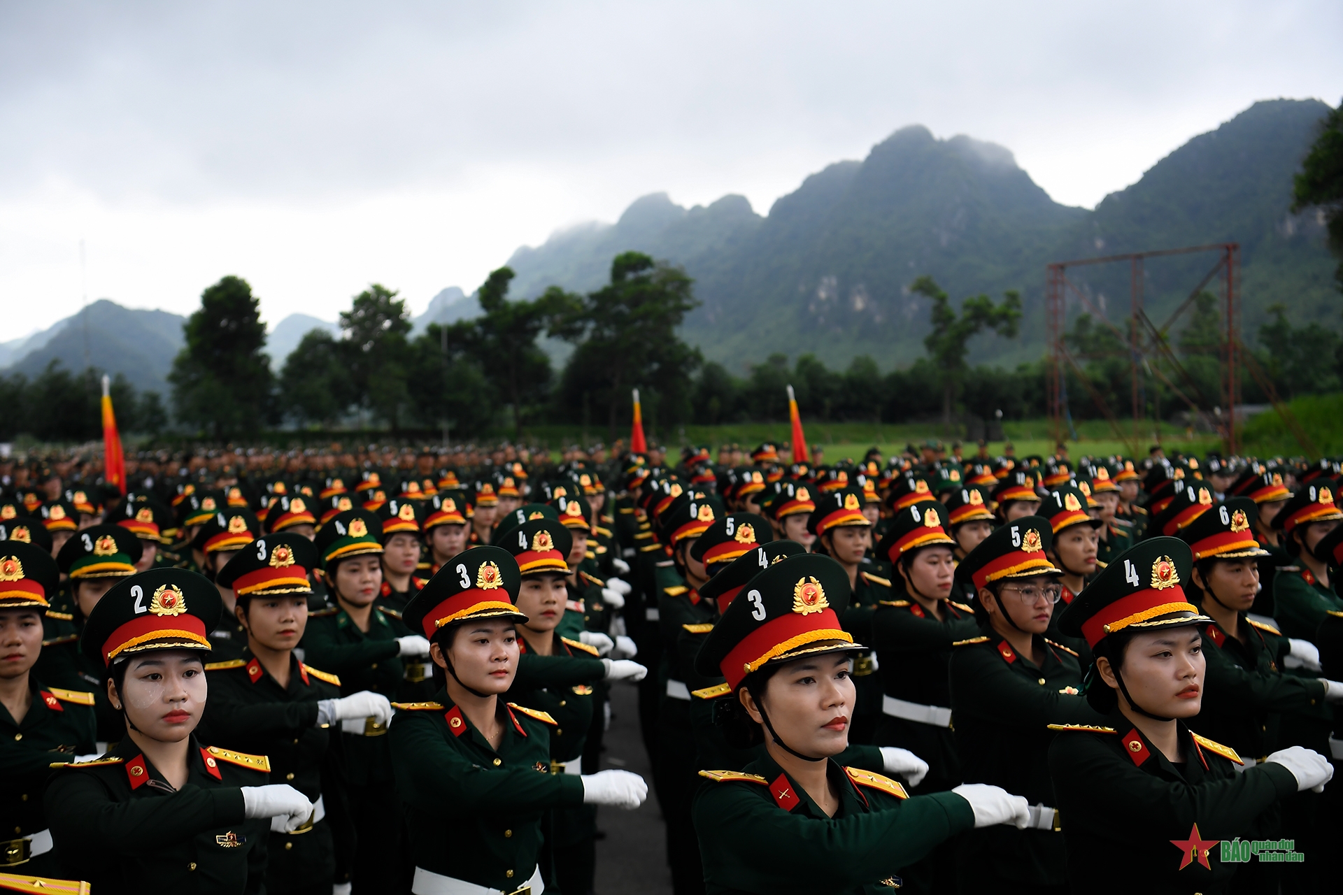 Chung ý chí, hướng về Quảng trường Ba Đình
- Ảnh 20. Chung ý chí, hướng về Quảng trường Ba Đình
- Ảnh 20.