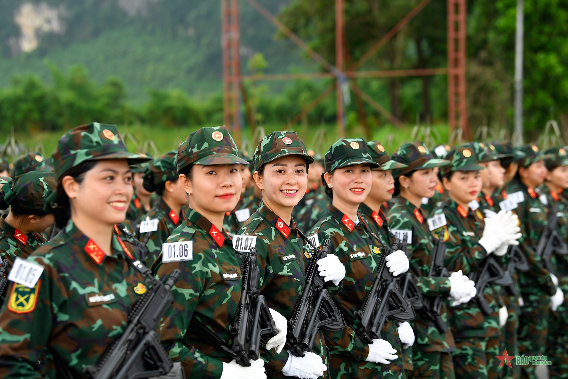 Chung ý chí, hướng về Quảng trường Ba Đình
- Ảnh 22. Chung ý chí, hướng về Quảng trường Ba Đình
- Ảnh 22.