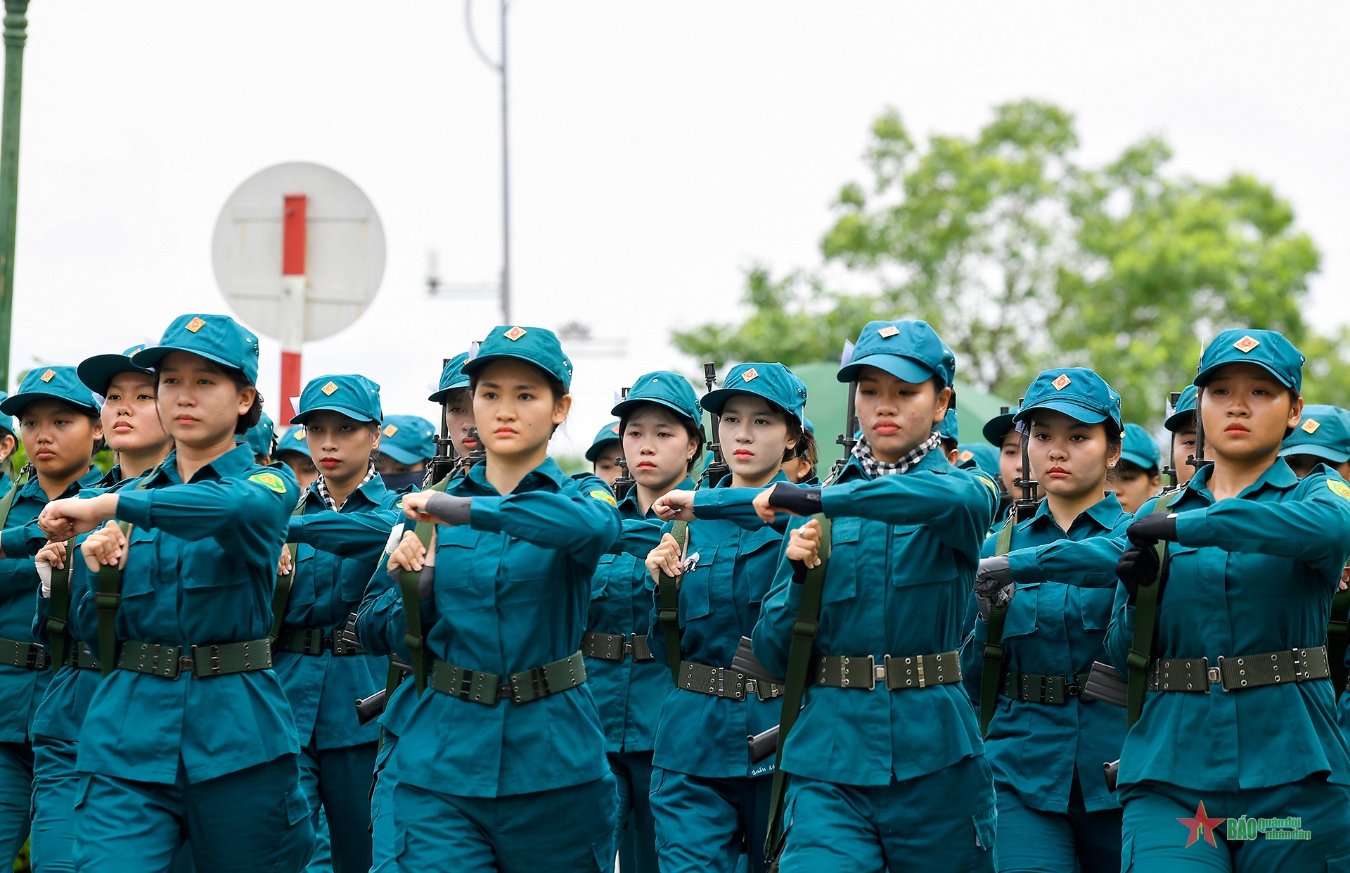 Chung ý chí, hướng về Quảng trường Ba Đình
- Ảnh 9. Chung ý chí, hướng về Quảng trường Ba Đình
- Ảnh 9.