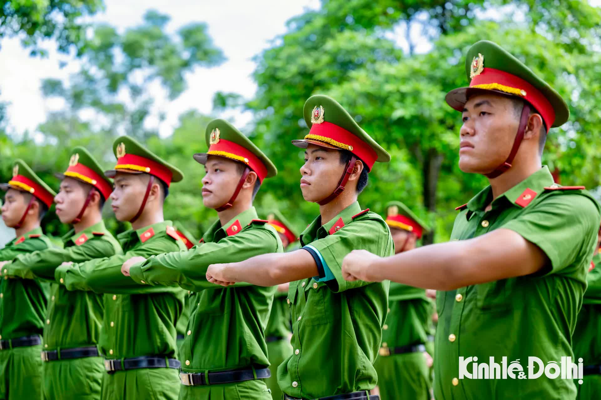 Chiến sĩ Công an nhân dân đổ mồ hôi ngày đêm tập luyện cho lễ diễu binh, diễu hành kỷ niệm 80 năm Quốc khánh- Ảnh 11.