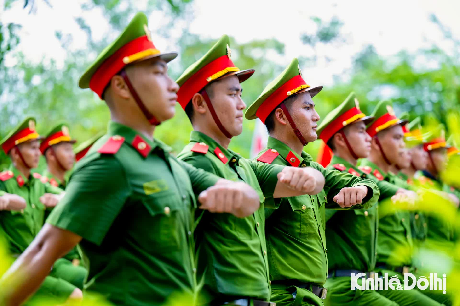 Chiến sĩ Công an nhân dân đổ mồ hôi ngày đêm tập luyện cho lễ diễu binh, diễu hành kỷ niệm 80 năm Quốc khánh- Ảnh 10.