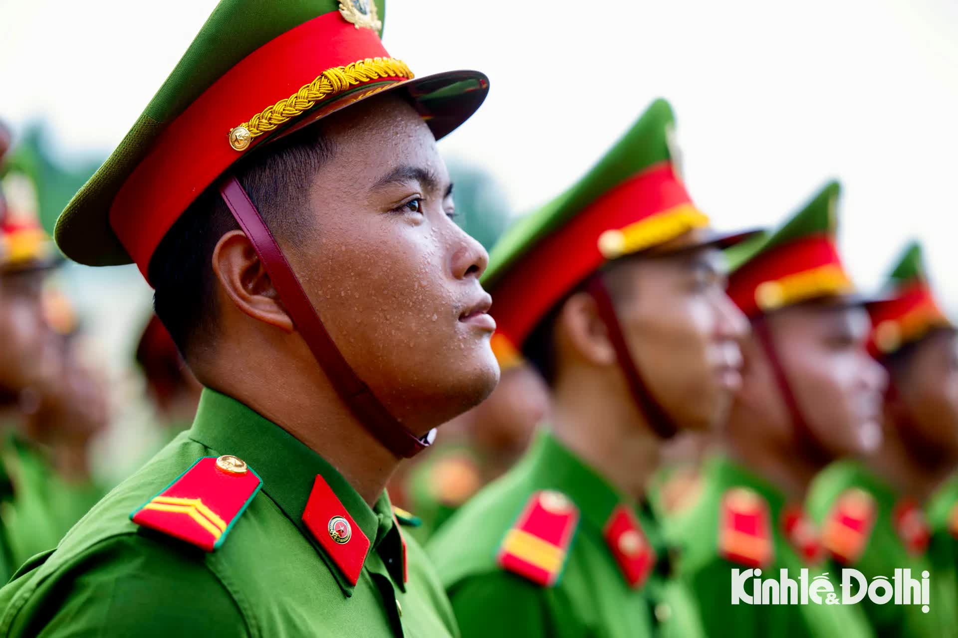 Chiến sĩ Công an nhân dân đổ mồ hôi ngày đêm tập luyện cho lễ diễu binh, diễu hành kỷ niệm 80 năm Quốc khánh- Ảnh 6.