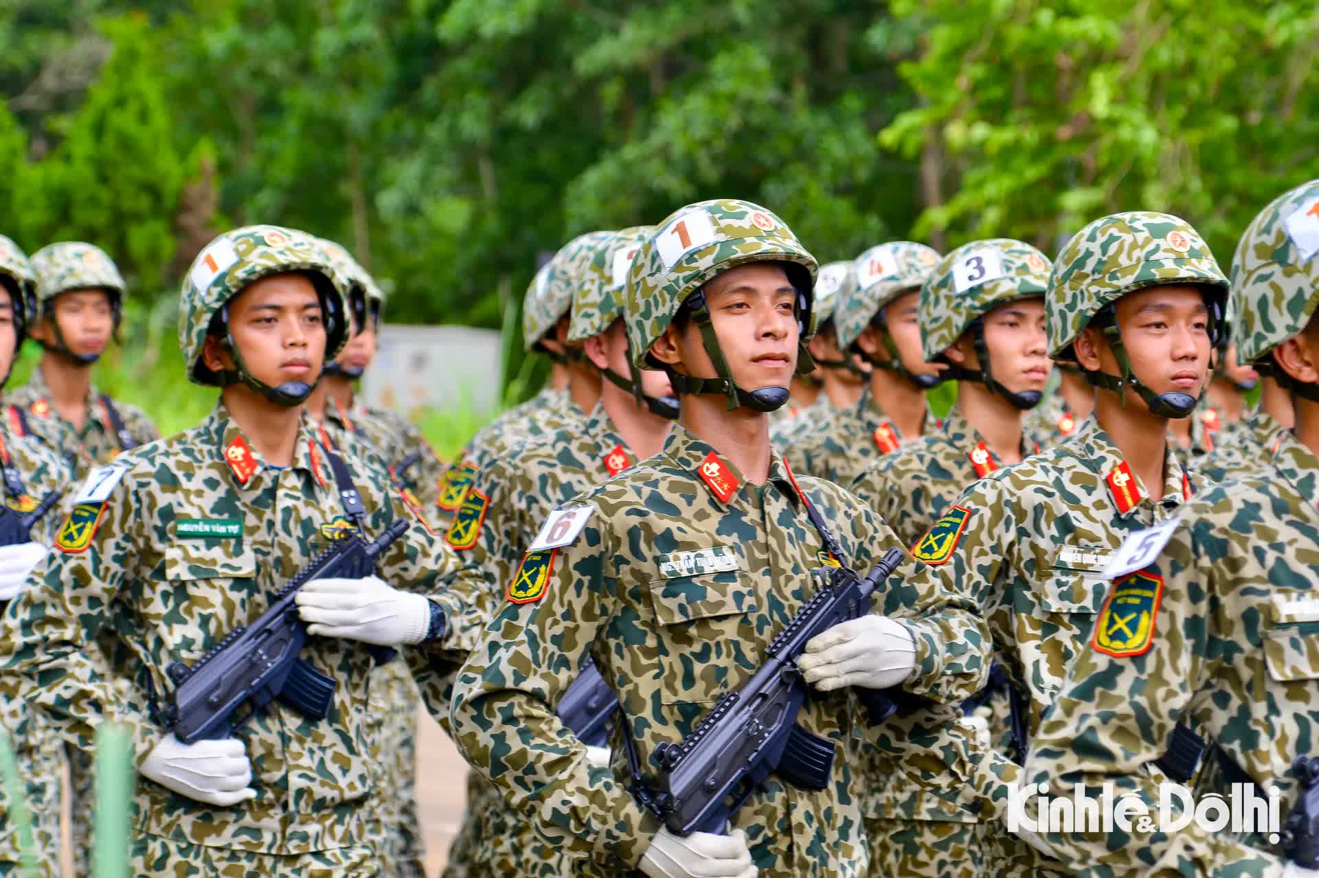 Khối lính đặc công tập luyện cho lễ kỷ niệm 80 năm Quốc khánh 2/9- Ảnh 4.