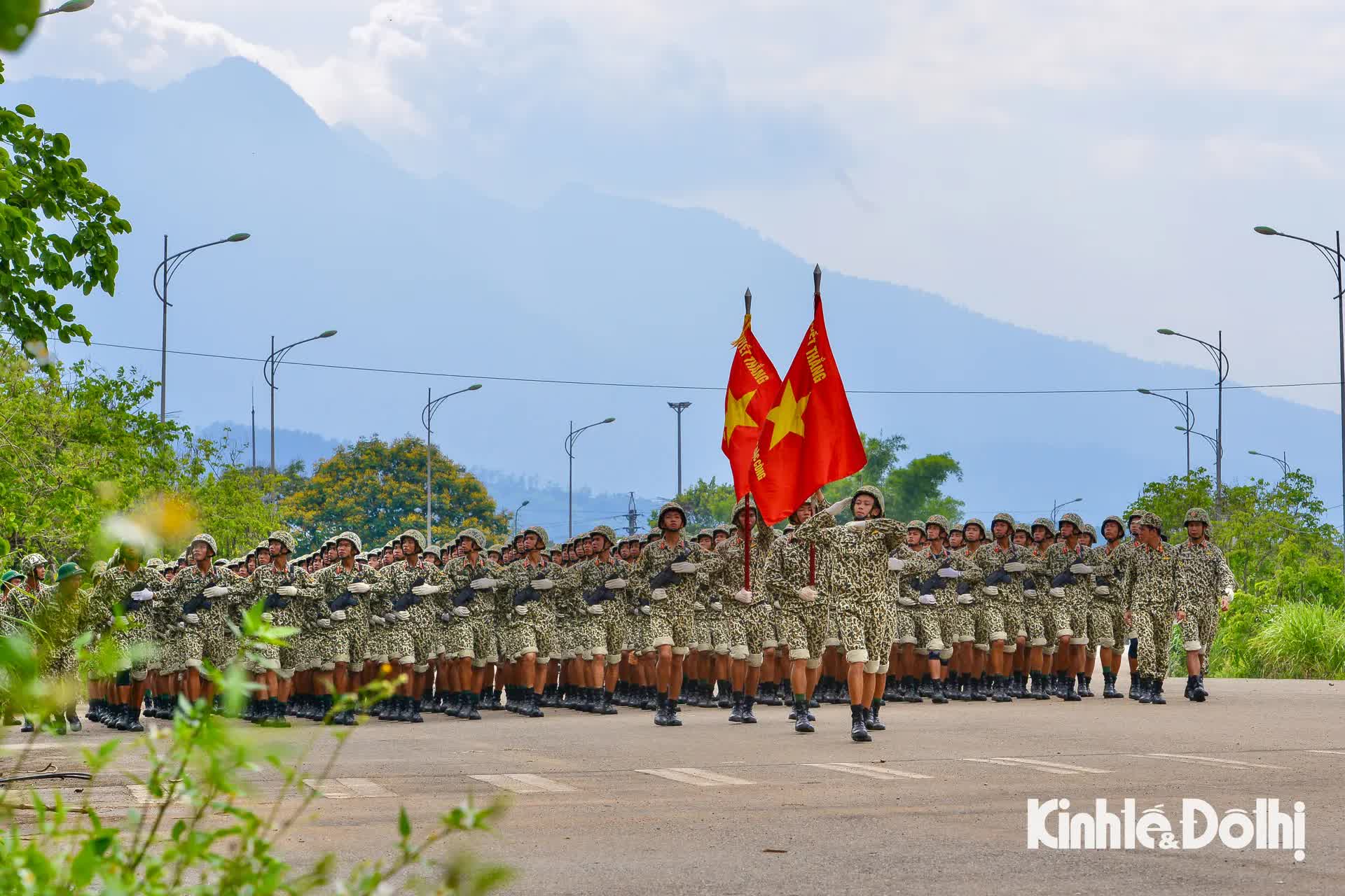 Khối lính đặc công tập luyện cho lễ kỷ niệm 80 năm Quốc khánh 2/9- Ảnh 1.