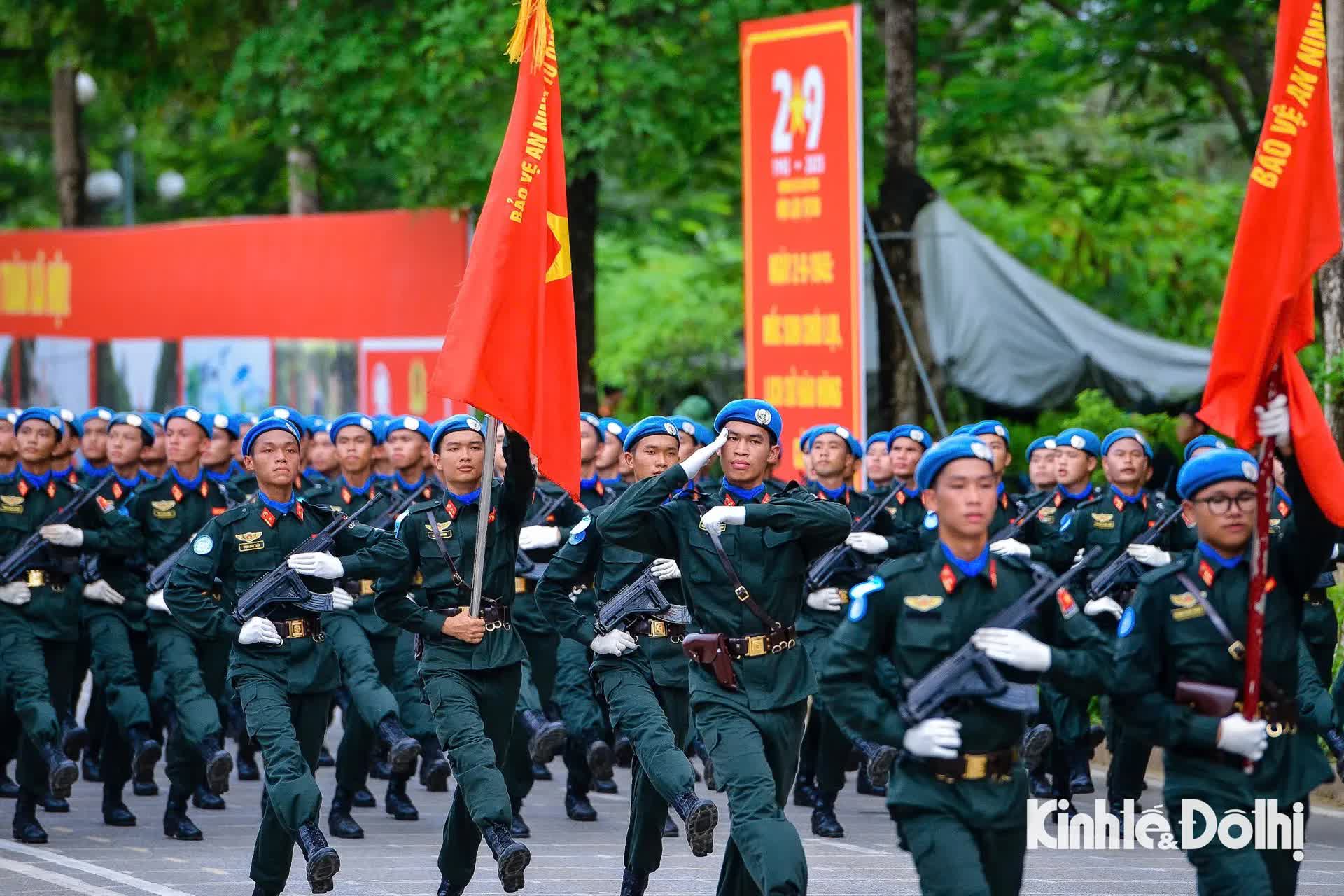 Lực lượng Công an nhân dân “vượt nắng thắng mưa” hợp luyện cho Lễ Kỷ niệm 80 năm Quốc khánh- Ảnh 15.