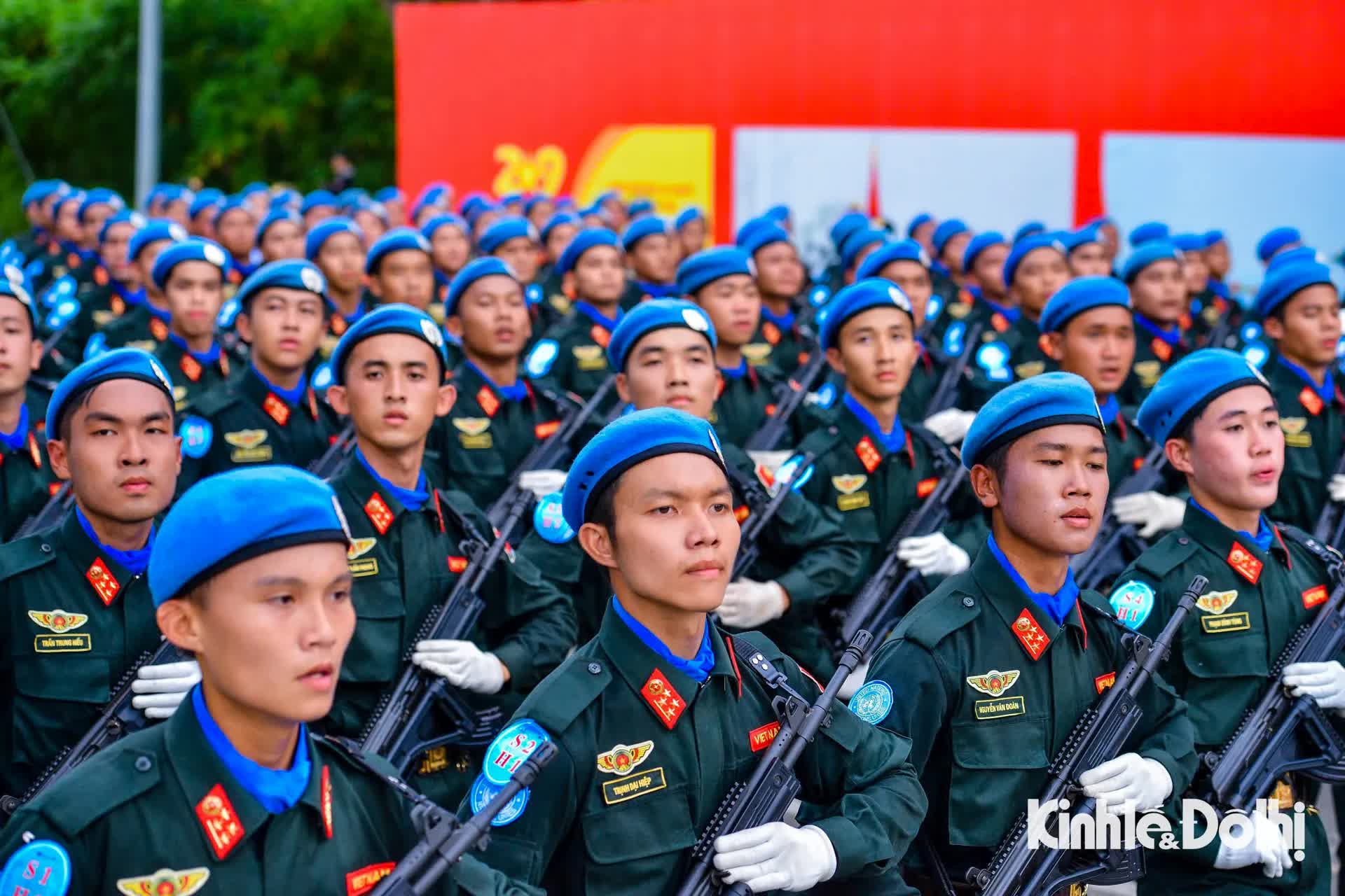 Lực lượng Công an nhân dân “vượt nắng thắng mưa” hợp luyện cho Lễ Kỷ niệm 80 năm Quốc khánh- Ảnh 16.