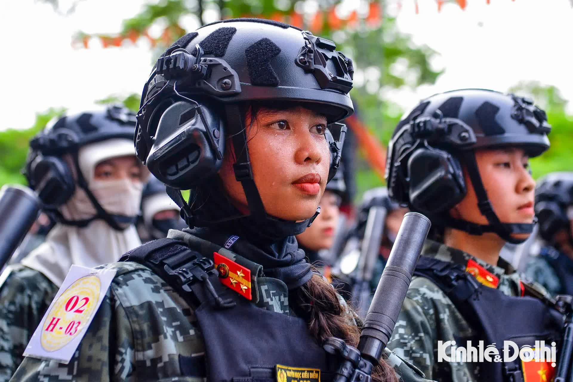 Lực lượng Công an nhân dân “vượt nắng thắng mưa” hợp luyện cho Lễ Kỷ niệm 80 năm Quốc khánh- Ảnh 12.