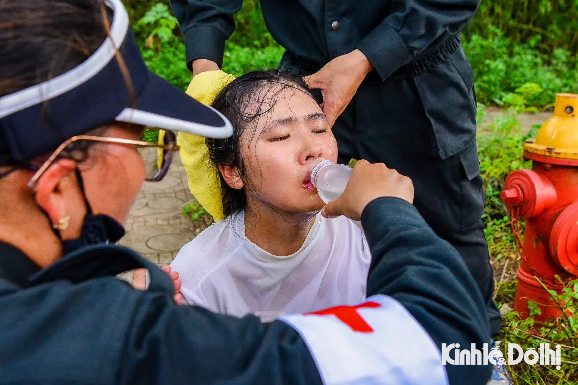 Lực lượng Công an nhân dân “vượt nắng thắng mưa” hợp luyện cho Lễ Kỷ niệm 80 năm Quốc khánh- Ảnh 17.