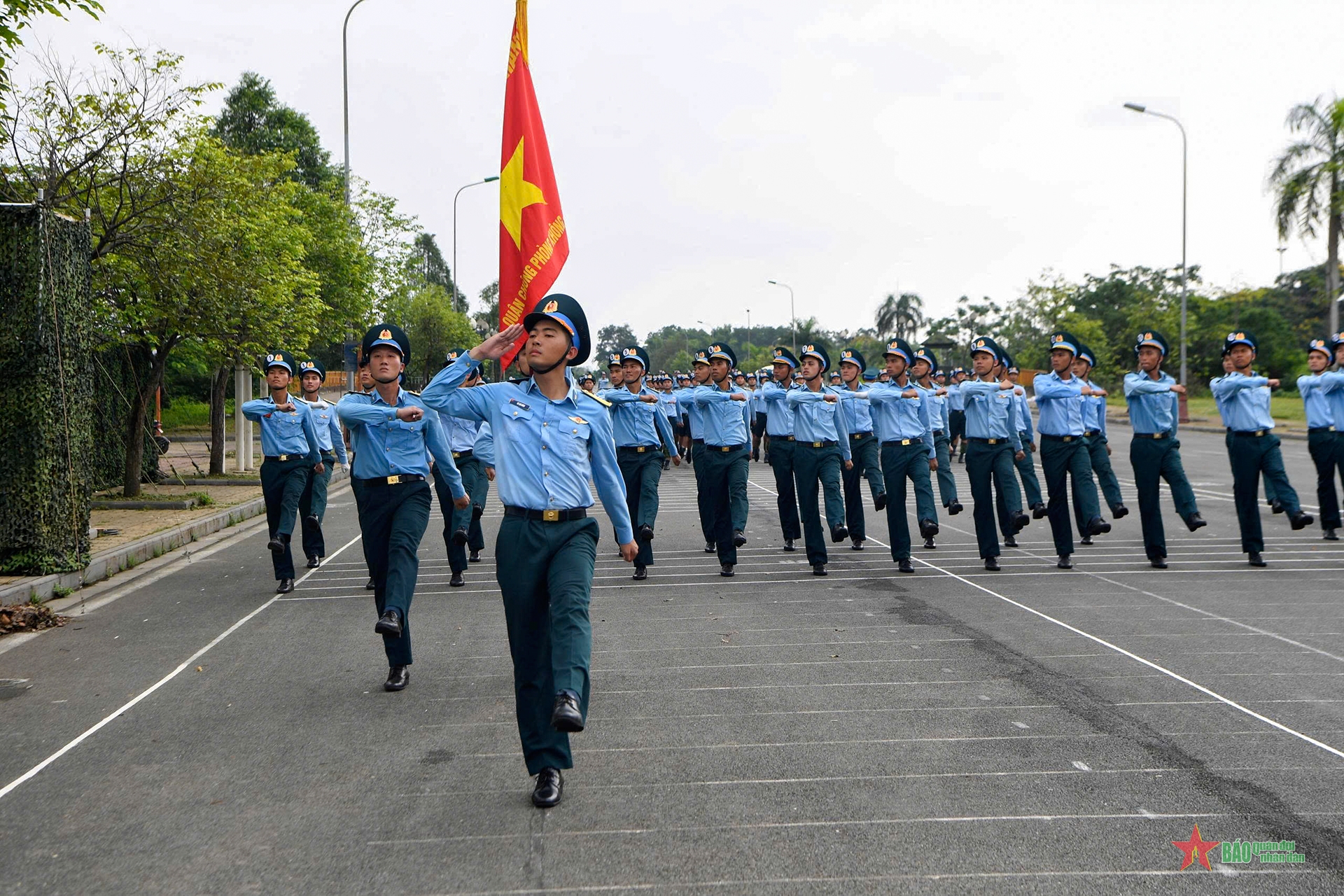 Chung ý chí, hướng về Quảng trường Ba Đình
- Ảnh 2. Chung ý chí, hướng về Quảng trường Ba Đình
- Ảnh 2.