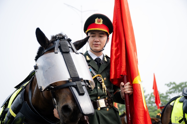 Theo chân Cảnh sát cơ động Kỵ binh luyện tập cho Lễ diễu binh, diễu hành kỷ niệm 80 năm Quốc khánh 2/9- Ảnh 12.