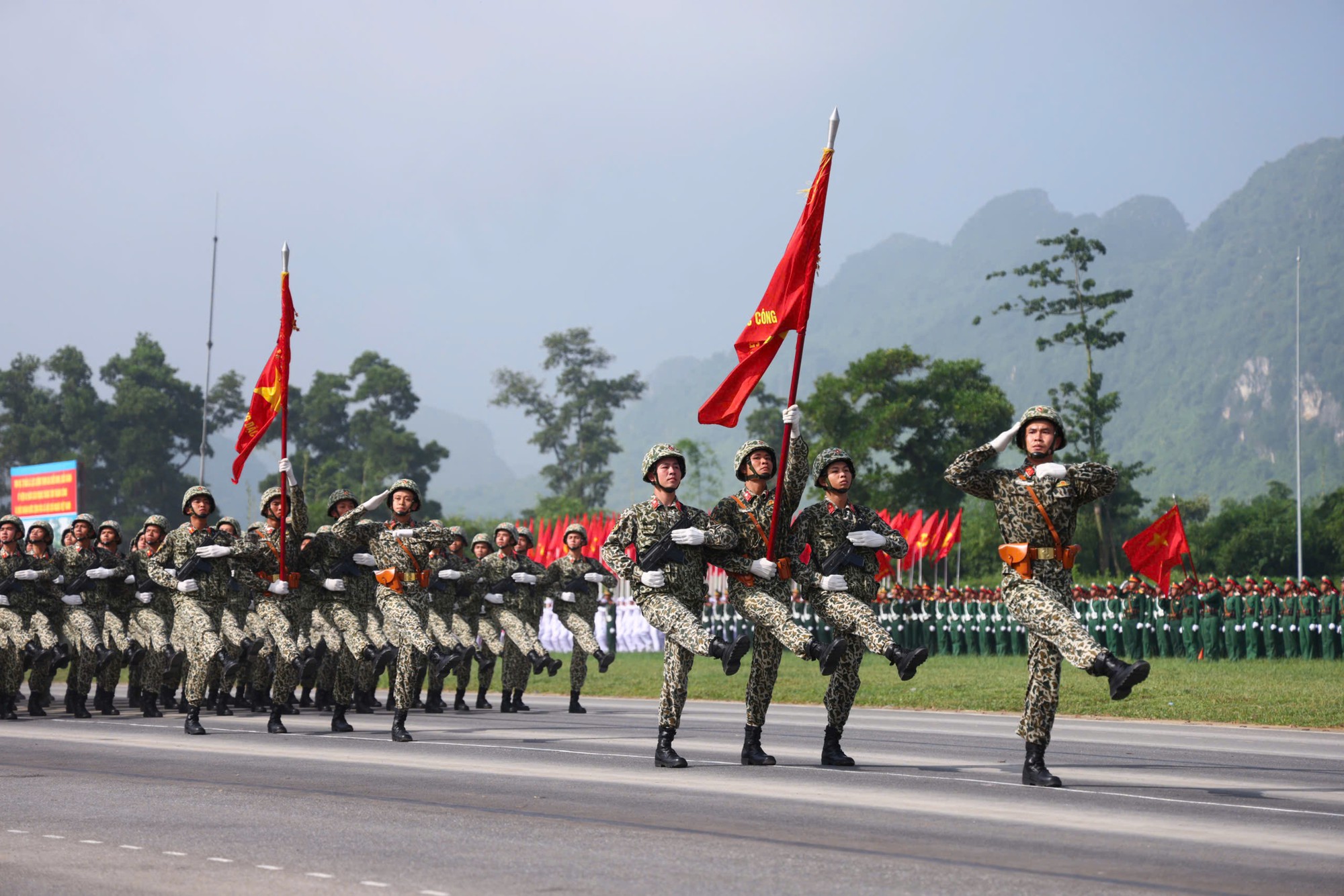 Hơn 15.000 chiến sĩ tổng hợp luyện diễu binh, diễu hành A80- Ảnh 4.