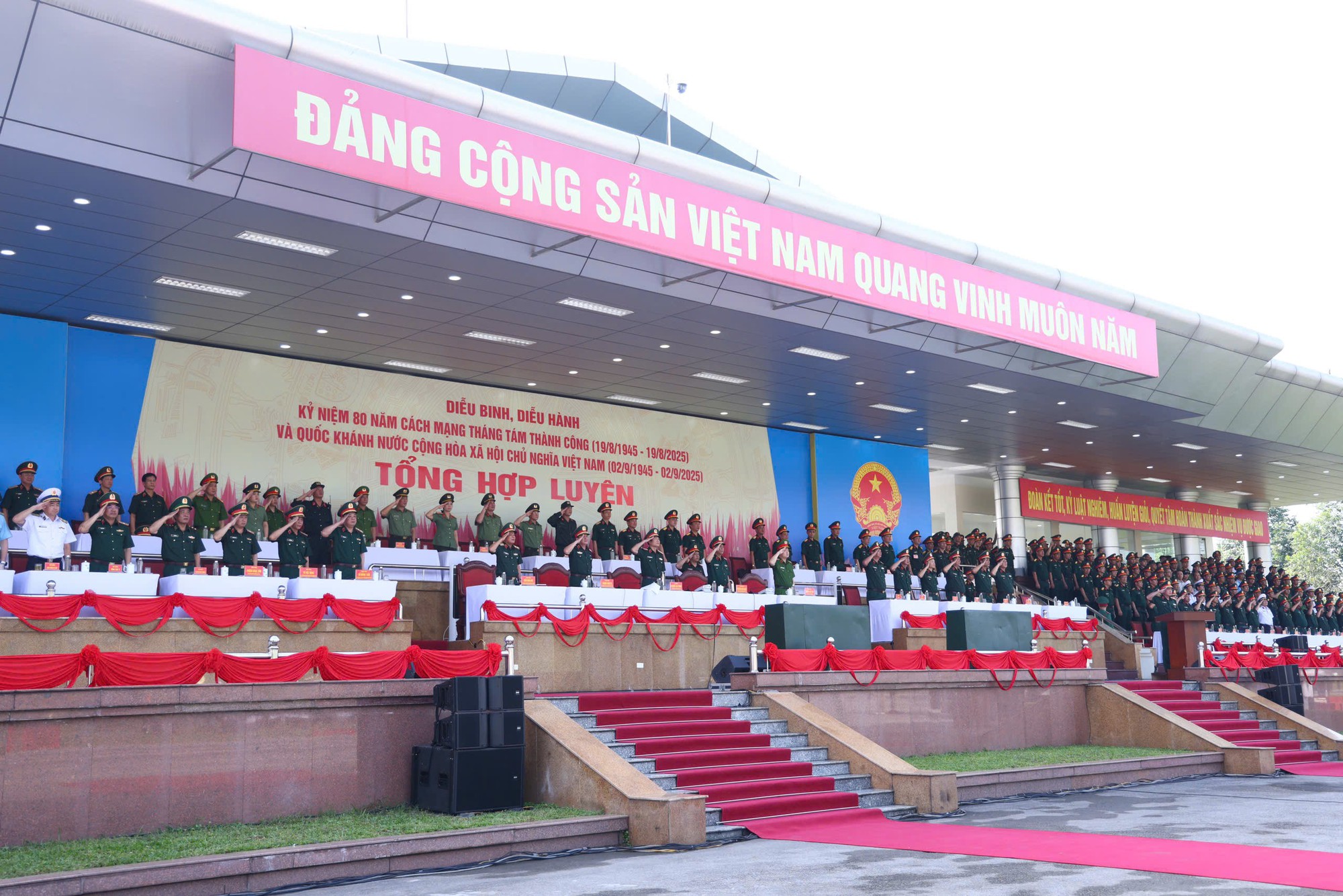 Hơn 15.000 chiến sĩ tổng hợp luyện diễu binh, diễu hành A80- Ảnh 1.