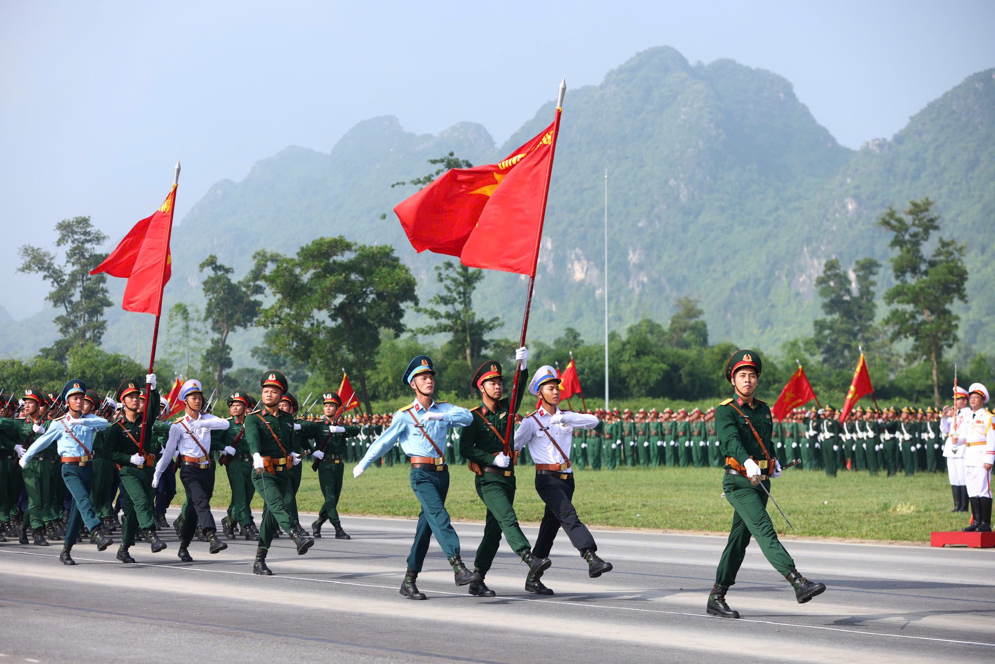 Hơn 15.000 chiến sĩ tổng hợp luyện diễu binh, diễu hành A80- Ảnh 7.