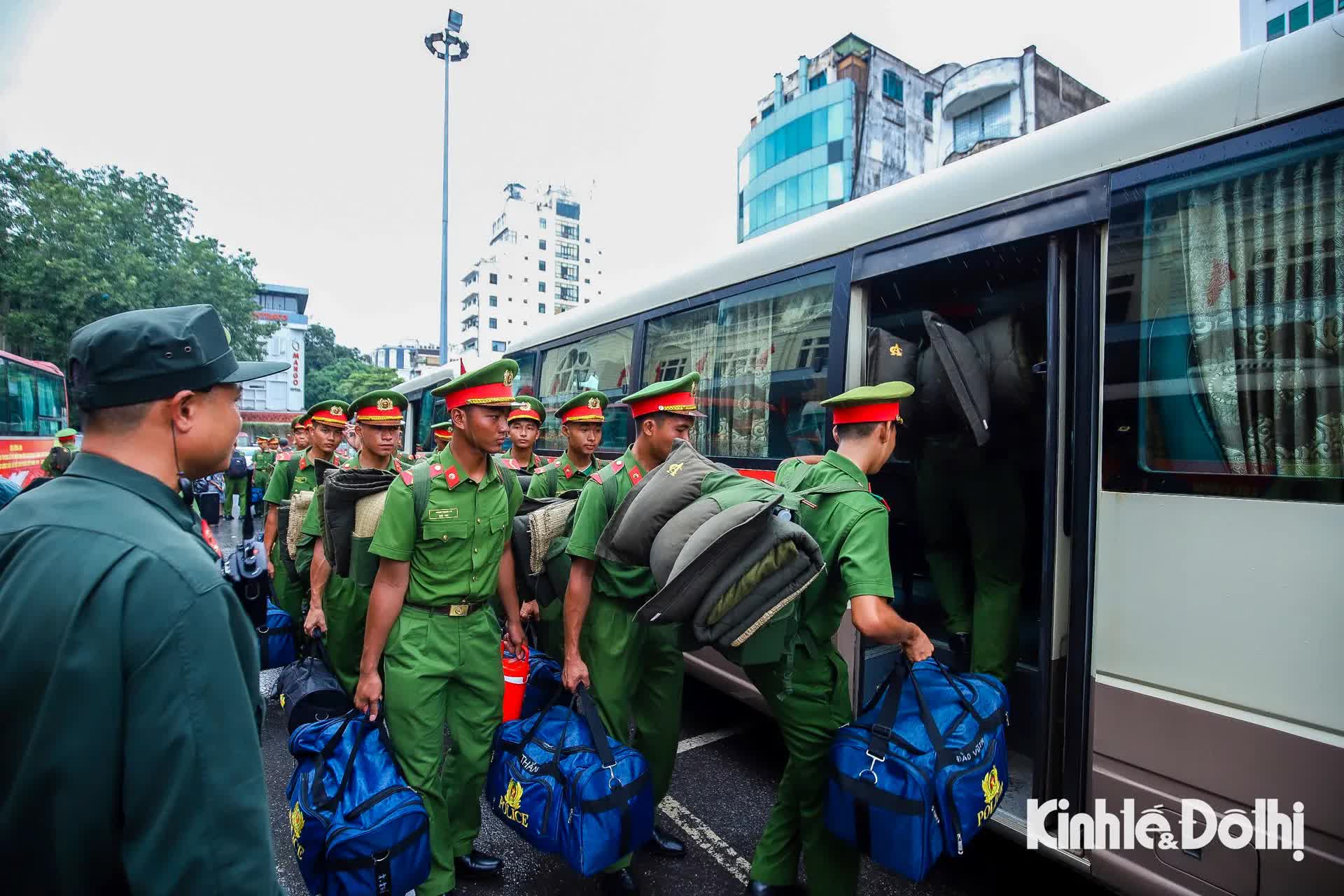 Hơn 500 chiến sĩ công an từ TP Hồ Chí Minh ra Hà Nội tập luyện diễu binh 80 năm Quốc khánh- Ảnh 10.