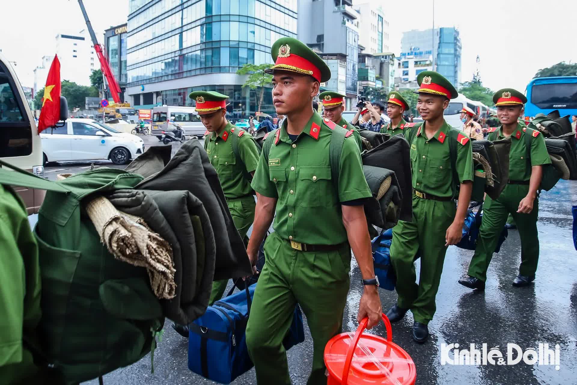 Hơn 500 chiến sĩ công an từ TP Hồ Chí Minh ra Hà Nội tập luyện diễu binh 80 năm Quốc khánh- Ảnh 9.