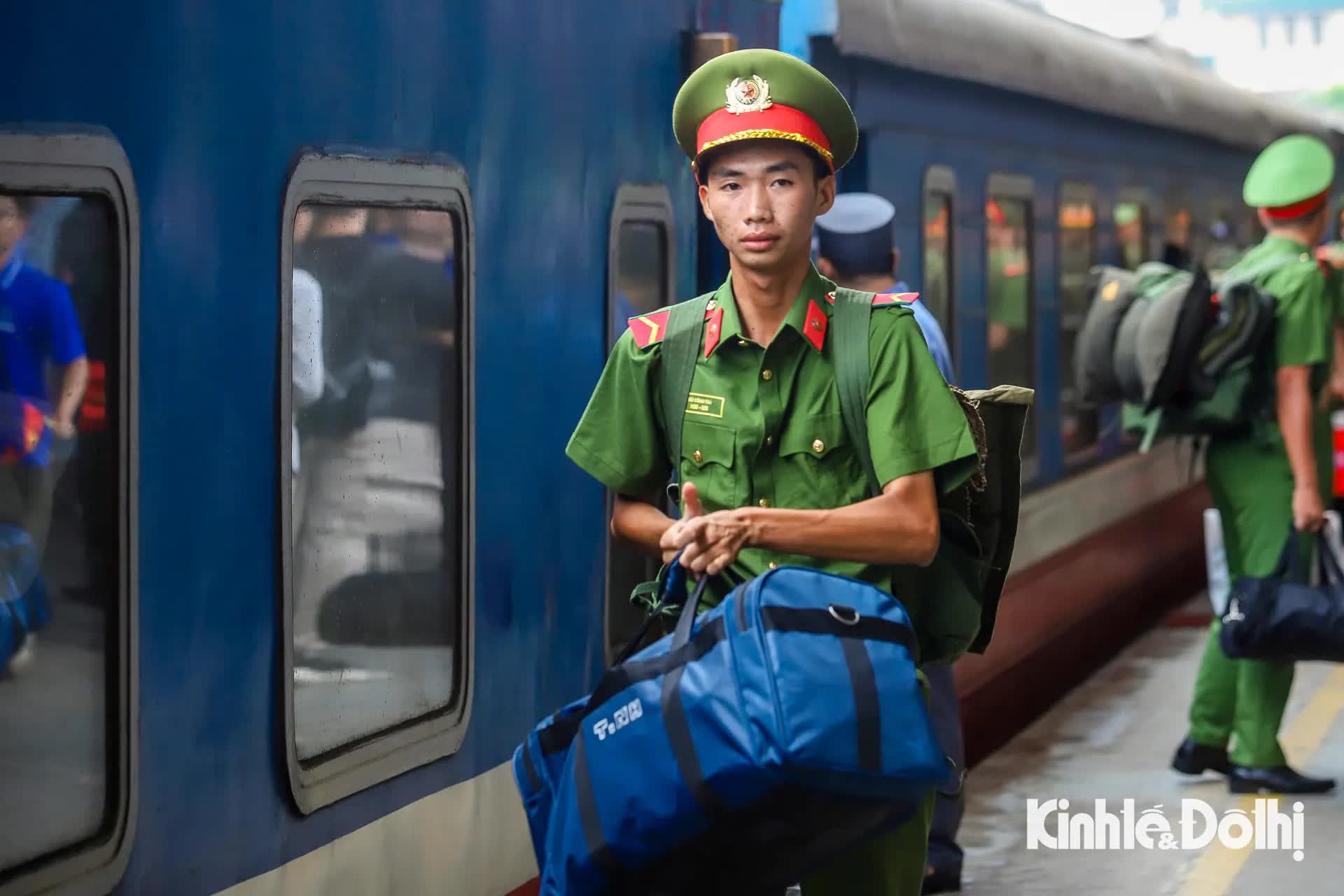 Hơn 500 chiến sĩ công an từ TP Hồ Chí Minh ra Hà Nội tập luyện diễu binh 80 năm Quốc khánh- Ảnh 6.