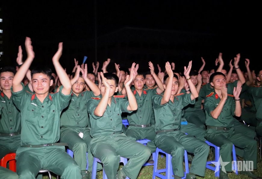 Đoàn Văn công Quân khu 2 biểu diễn phục vụ lực lượng diễu binh, diễu hành- Ảnh 7.