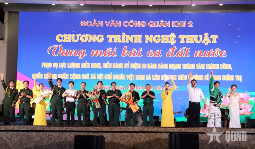 Đoàn Văn công Quân khu 2 biểu diễn phục vụ lực lượng diễu binh, diễu hành- Ảnh 8.