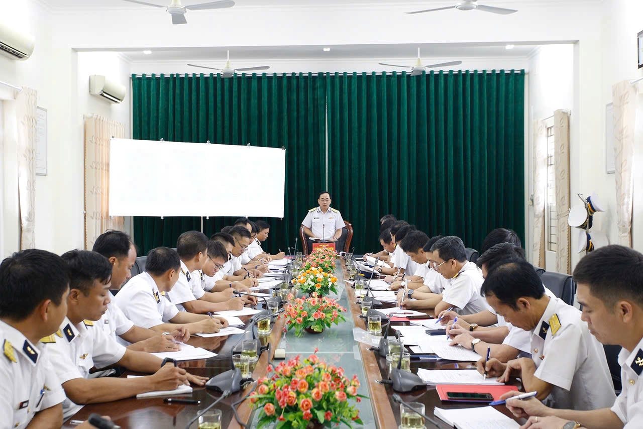 Lần đầu có tàu ngầm, tàu nổi Hải quân tham gia diễu binh, diễu hành trên biển kỷ niệm 80 năm Quốc khánh- Ảnh 4.