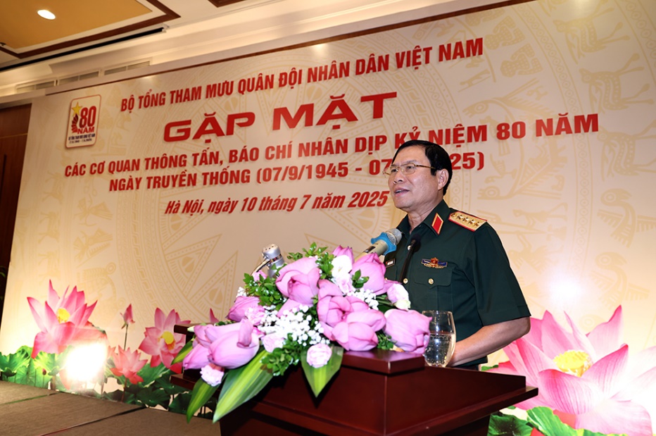 Lần đầu có tàu ngầm, tàu nổi Hải quân tham gia diễu binh, diễu hành trên biển kỷ niệm 80 năm Quốc khánh- Ảnh 1.