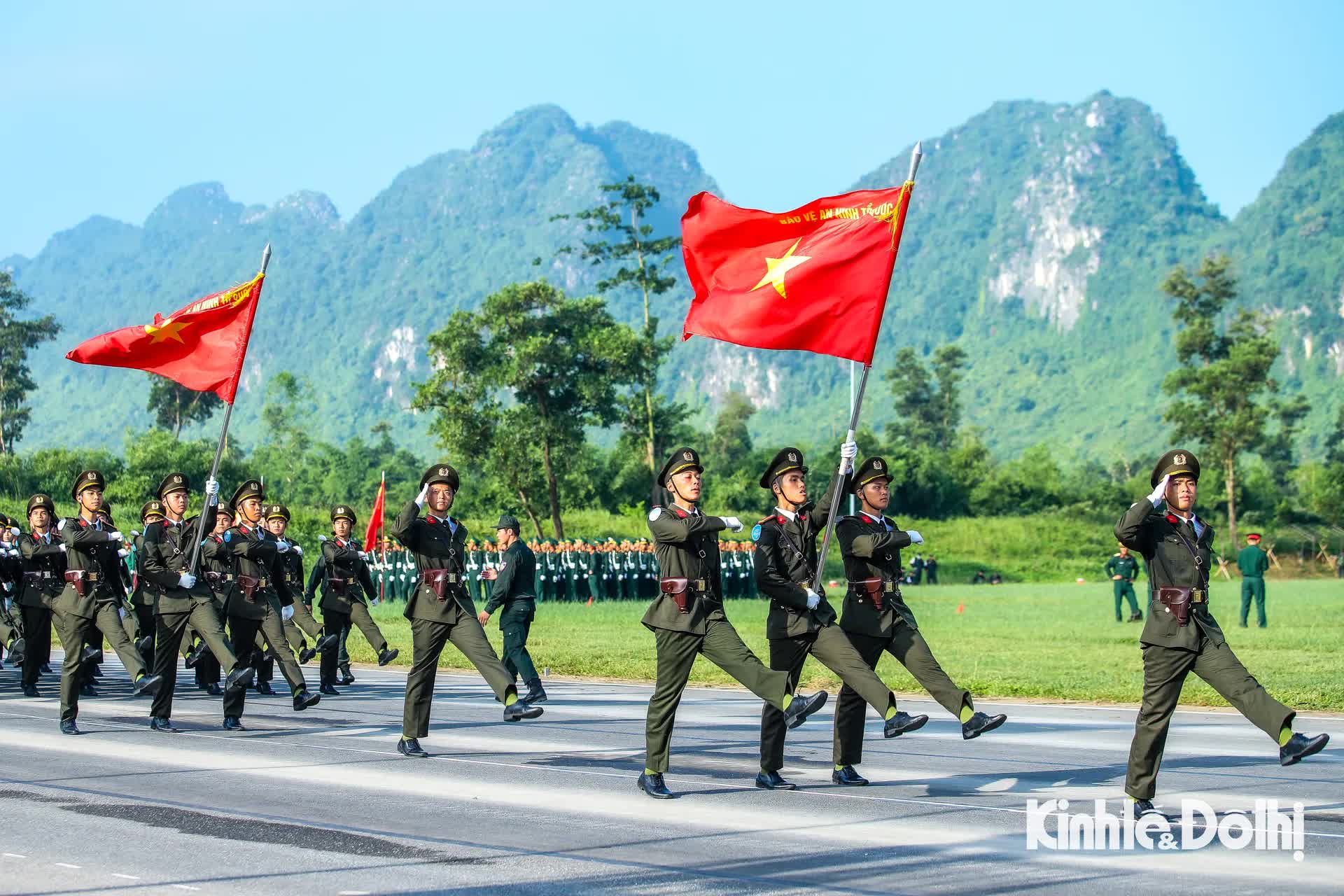 Hơn 15.000 chiến sĩ quân đội, công an tổng hợp luyện chuẩn bị cho Lễ kỷ niệm 80 năm Quốc khánh- Ảnh 23.