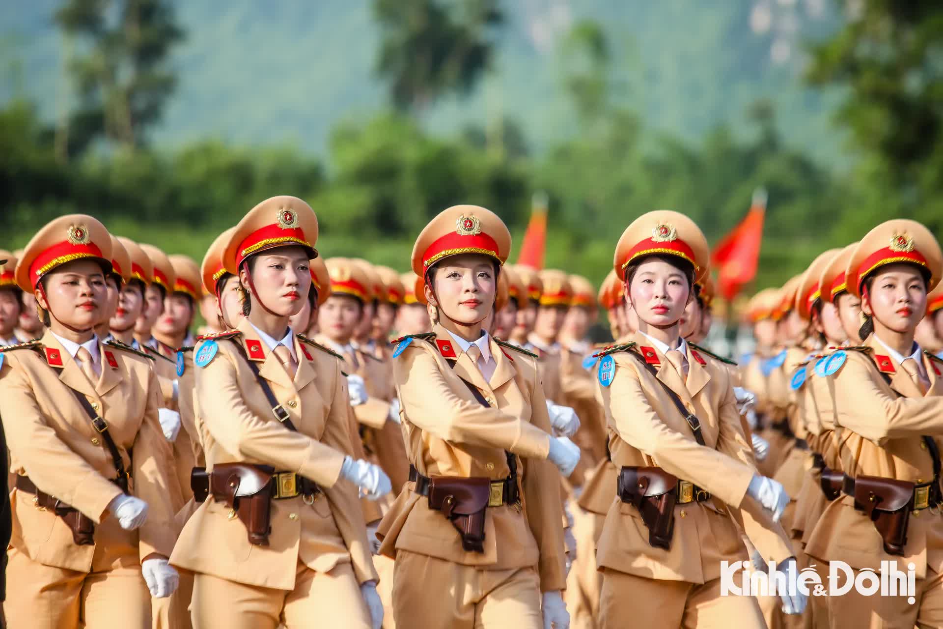 Hơn 15.000 chiến sĩ quân đội, công an tổng hợp luyện chuẩn bị cho Lễ kỷ niệm 80 năm Quốc khánh- Ảnh 25.