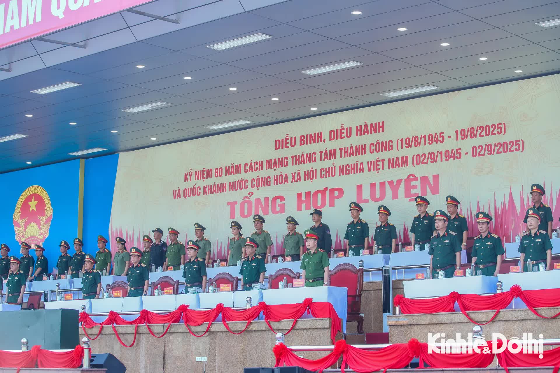 Hơn 15.000 chiến sĩ quân đội, công an tổng hợp luyện chuẩn bị cho Lễ kỷ niệm 80 năm Quốc khánh- Ảnh 1.
