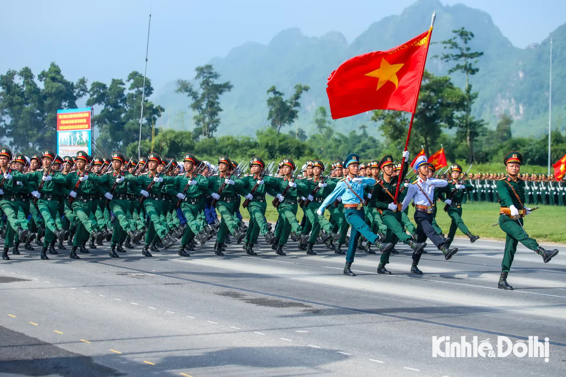 Hơn 15.000 chiến sĩ quân đội, công an tổng hợp luyện chuẩn bị cho Lễ kỷ niệm 80 năm Quốc khánh- Ảnh 6.