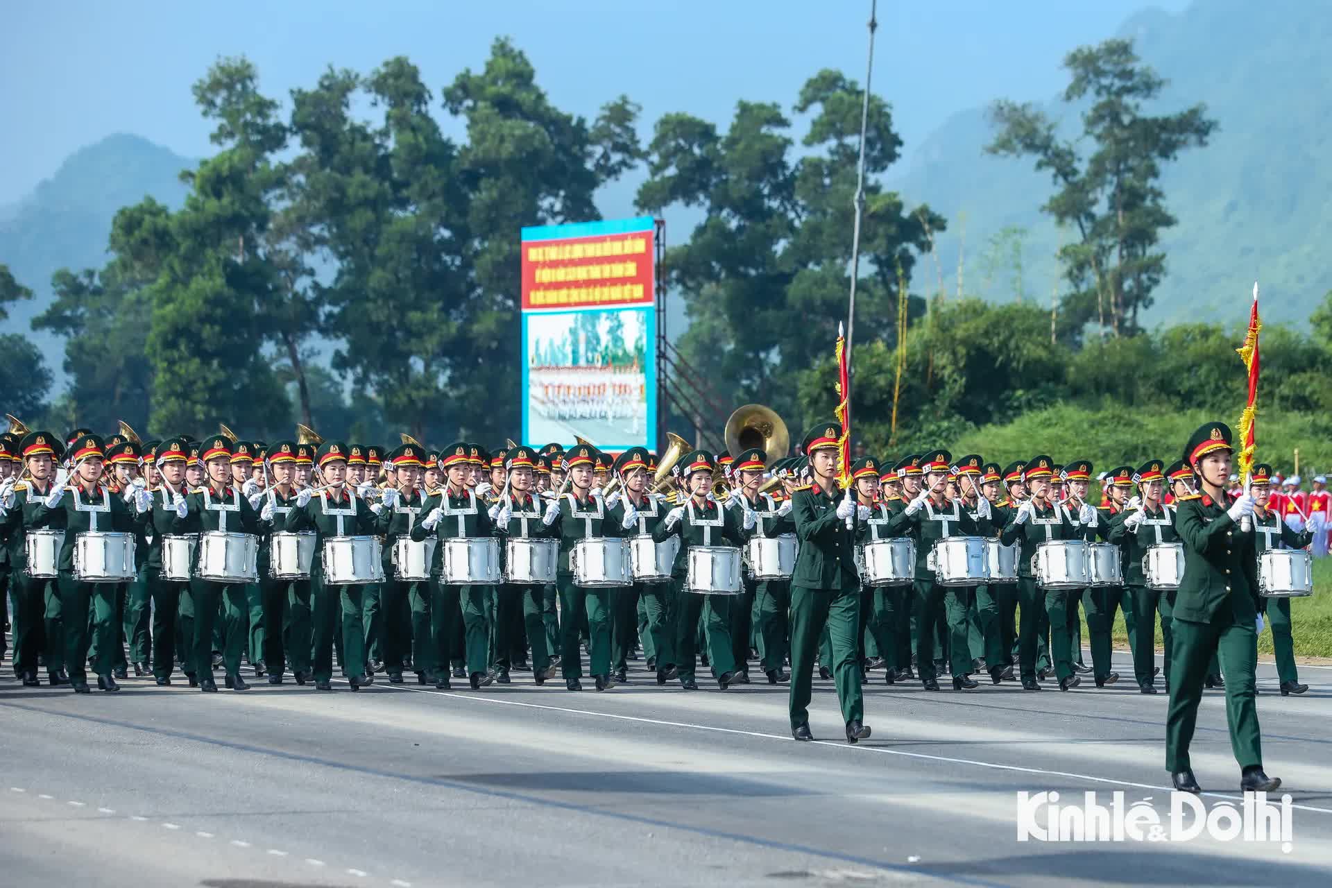 Hơn 15.000 chiến sĩ quân đội, công an tổng hợp luyện chuẩn bị cho Lễ kỷ niệm 80 năm Quốc khánh- Ảnh 12.