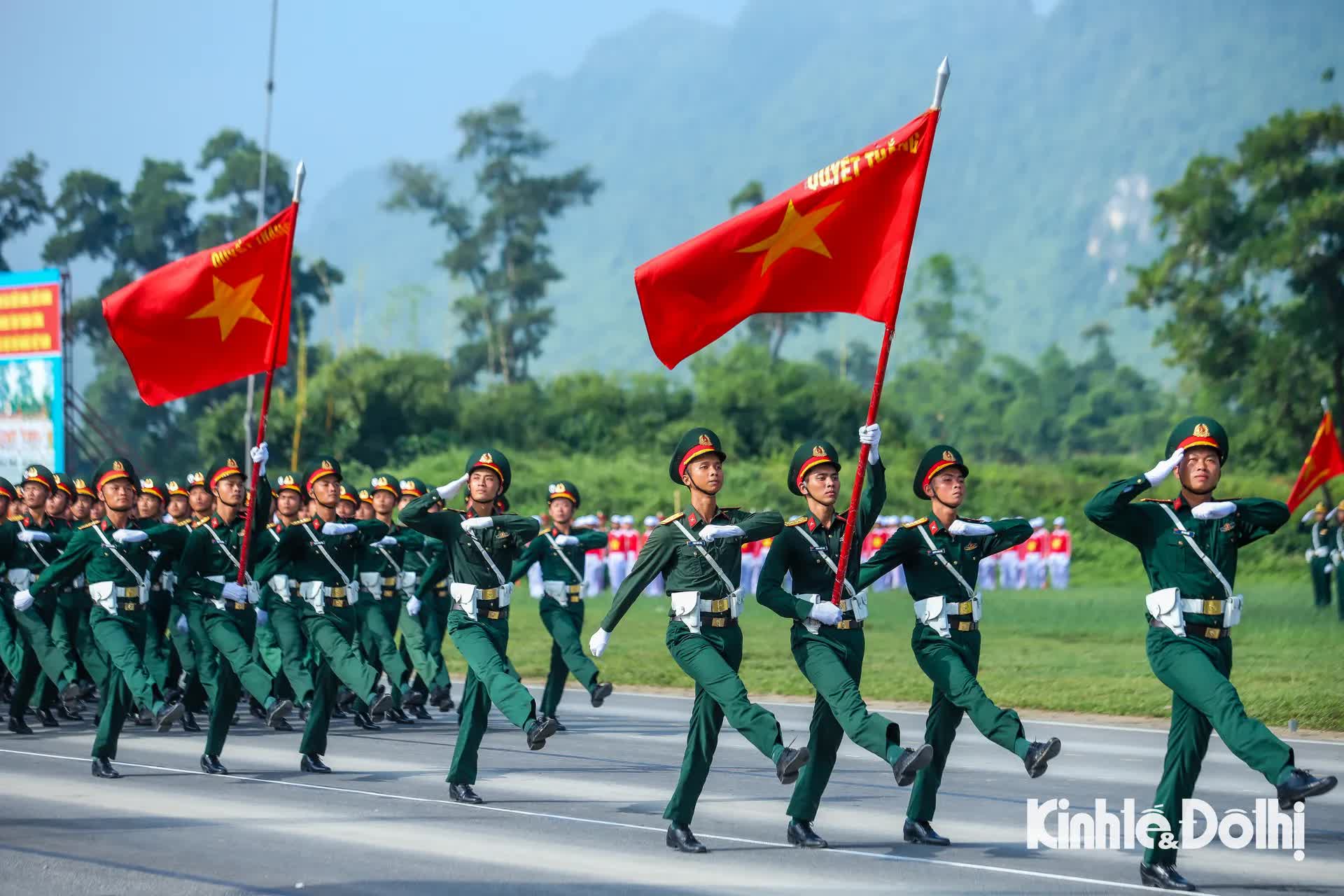 Hơn 15.000 chiến sĩ quân đội, công an tổng hợp luyện chuẩn bị cho Lễ kỷ niệm 80 năm Quốc khánh- Ảnh 8.