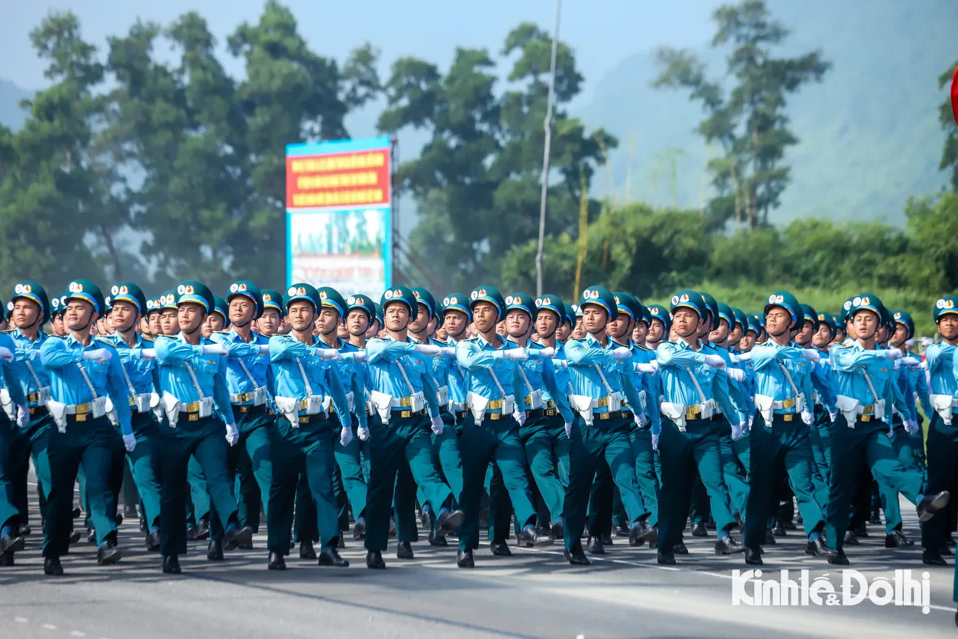 Hơn 15.000 chiến sĩ quân đội, công an tổng hợp luyện chuẩn bị cho Lễ kỷ niệm 80 năm Quốc khánh- Ảnh 21.