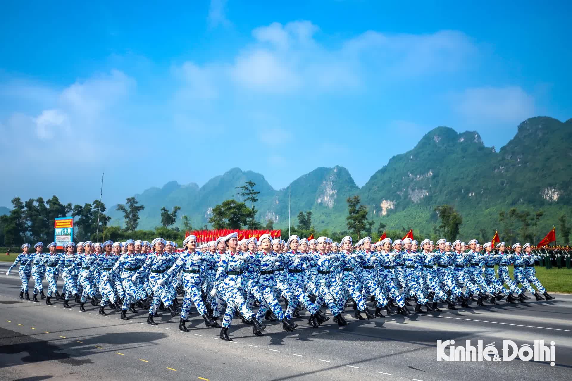 Hơn 15.000 chiến sĩ quân đội, công an tổng hợp luyện chuẩn bị cho Lễ kỷ niệm 80 năm Quốc khánh- Ảnh 14.