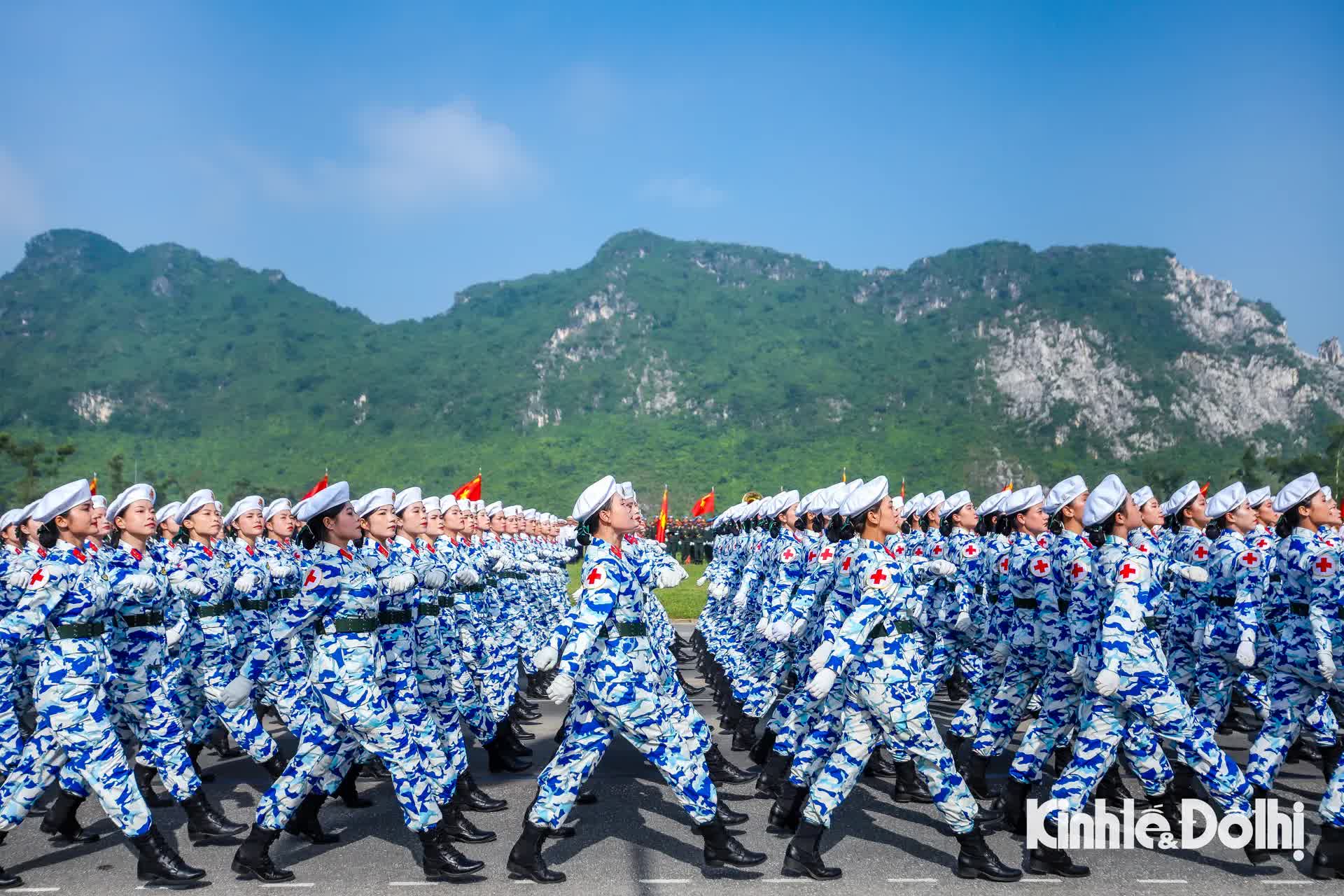 Hơn 15.000 chiến sĩ quân đội, công an tổng hợp luyện chuẩn bị cho Lễ kỷ niệm 80 năm Quốc khánh- Ảnh 15.