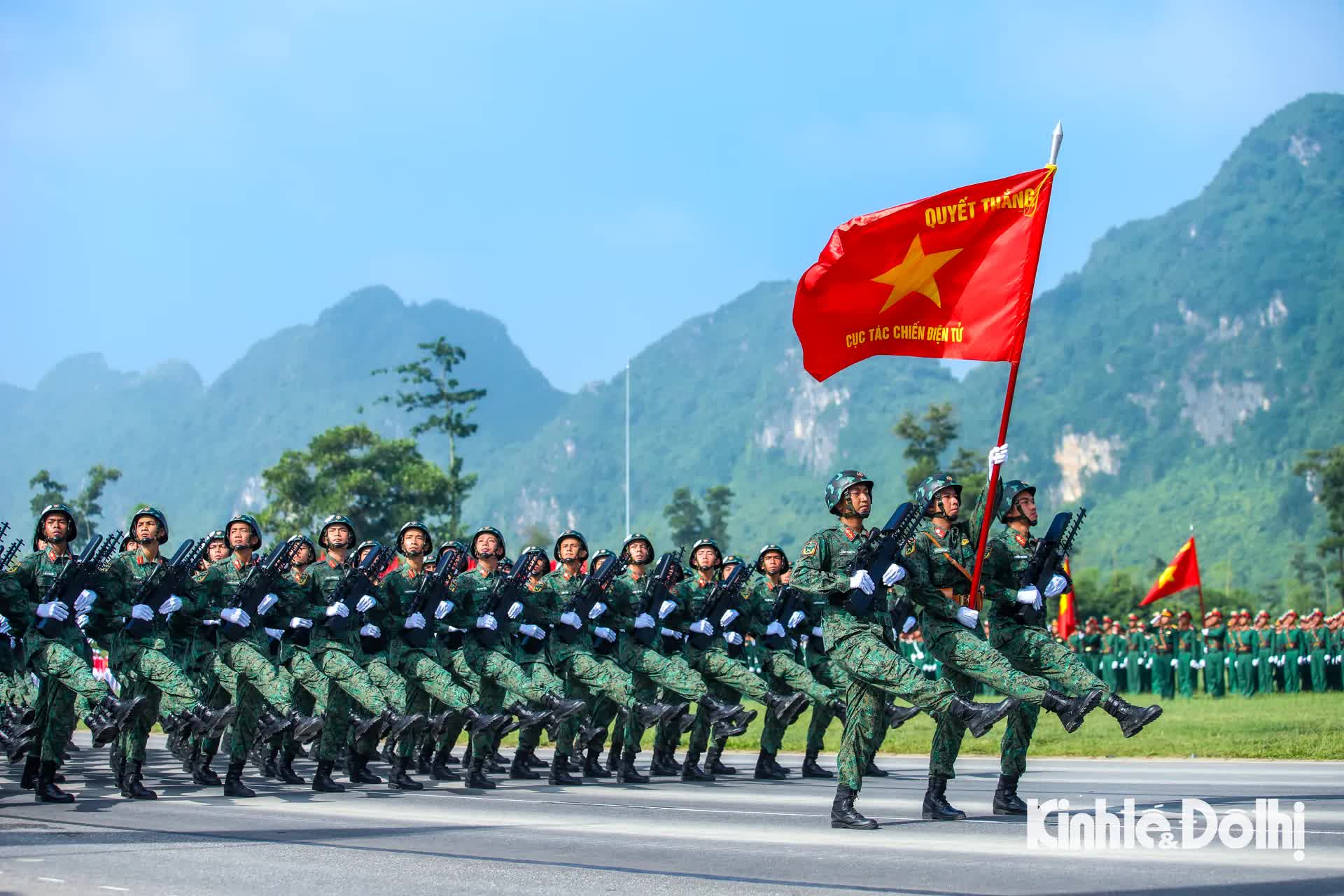 Hơn 15.000 chiến sĩ quân đội, công an tổng hợp luyện chuẩn bị cho Lễ kỷ niệm 80 năm Quốc khánh- Ảnh 10.
