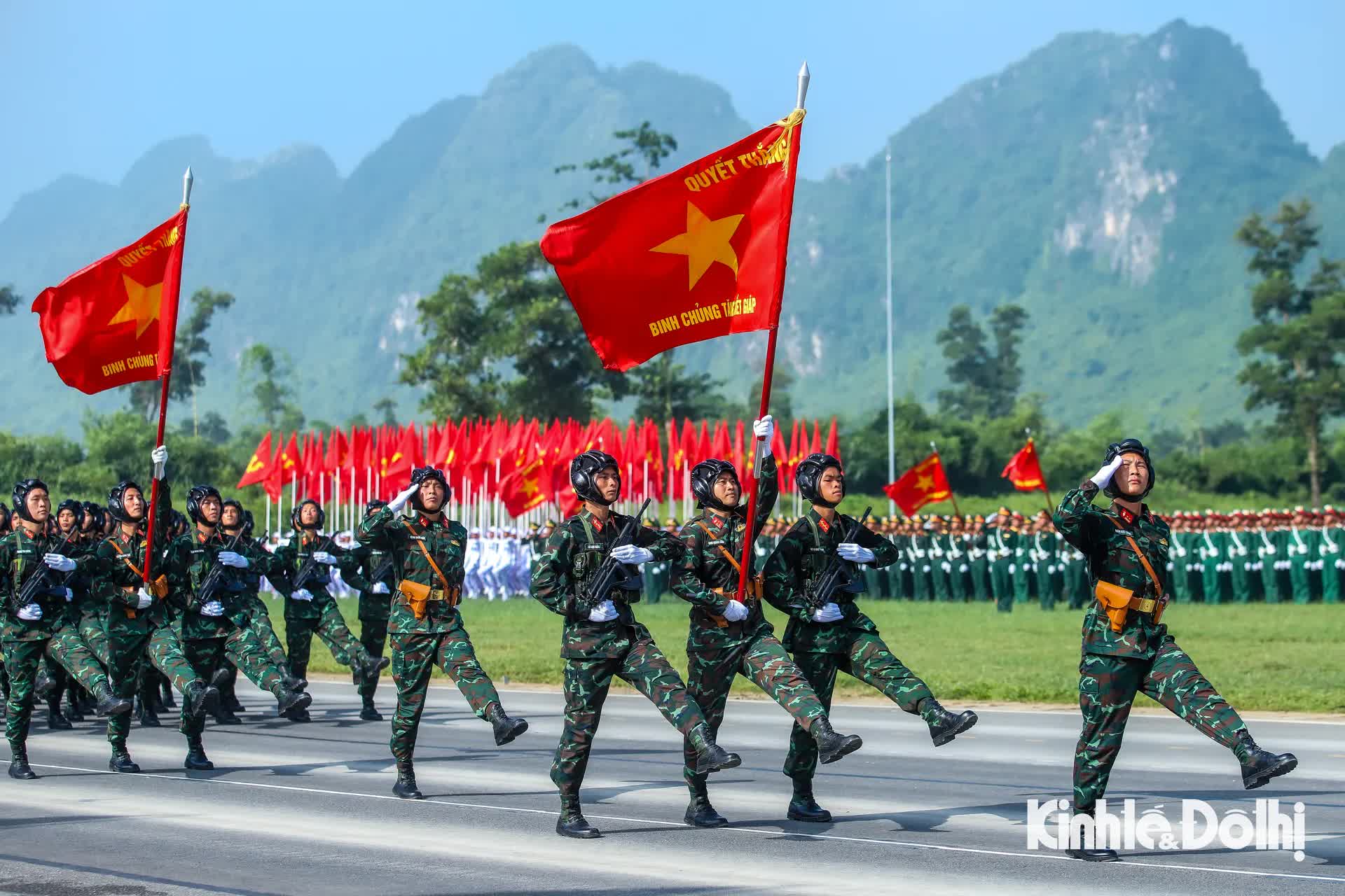 Hơn 15.000 chiến sĩ quân đội, công an tổng hợp luyện chuẩn bị cho Lễ kỷ niệm 80 năm Quốc khánh- Ảnh 11.