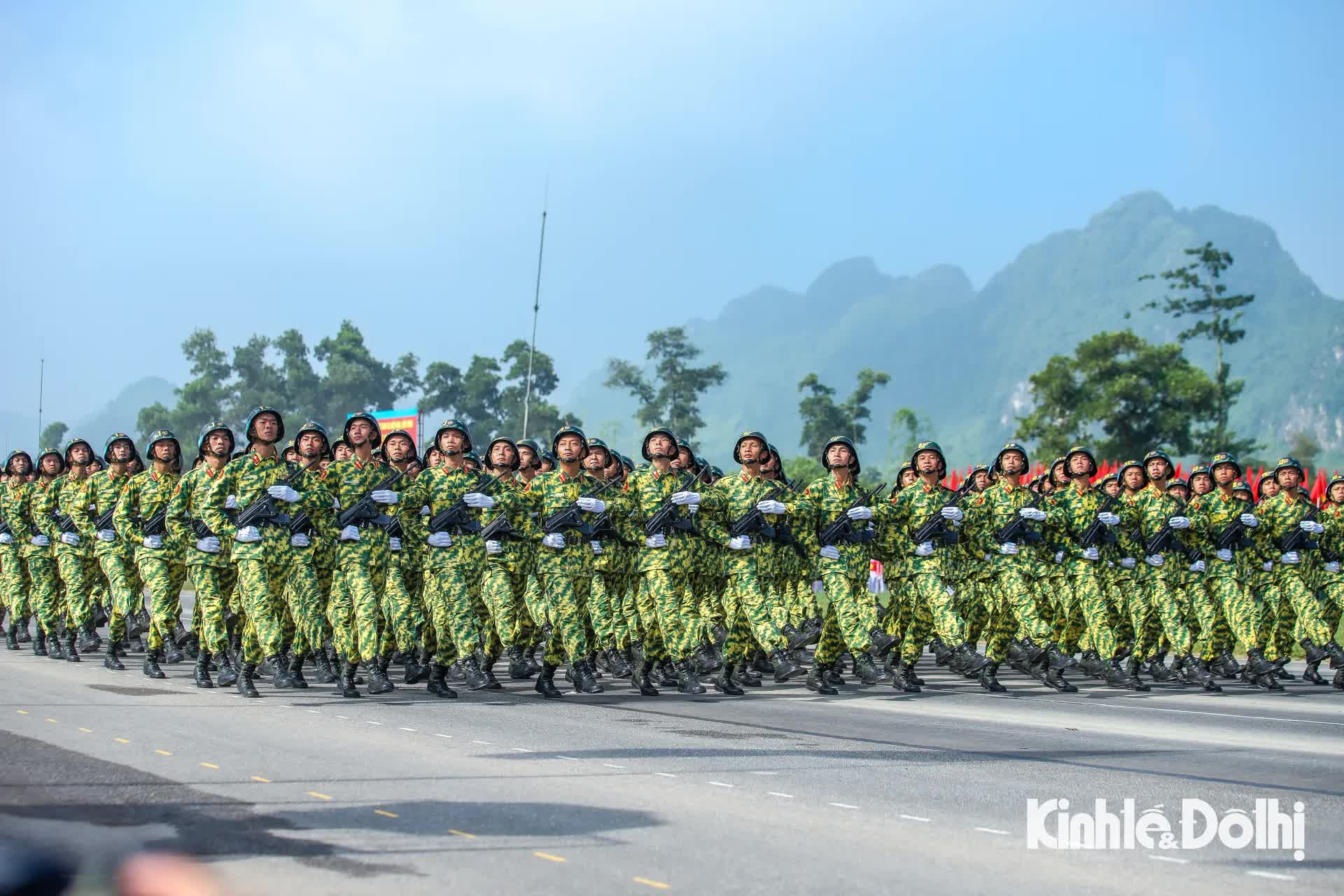 Hơn 15.000 chiến sĩ quân đội, công an tổng hợp luyện chuẩn bị cho Lễ kỷ niệm 80 năm Quốc khánh- Ảnh 20.