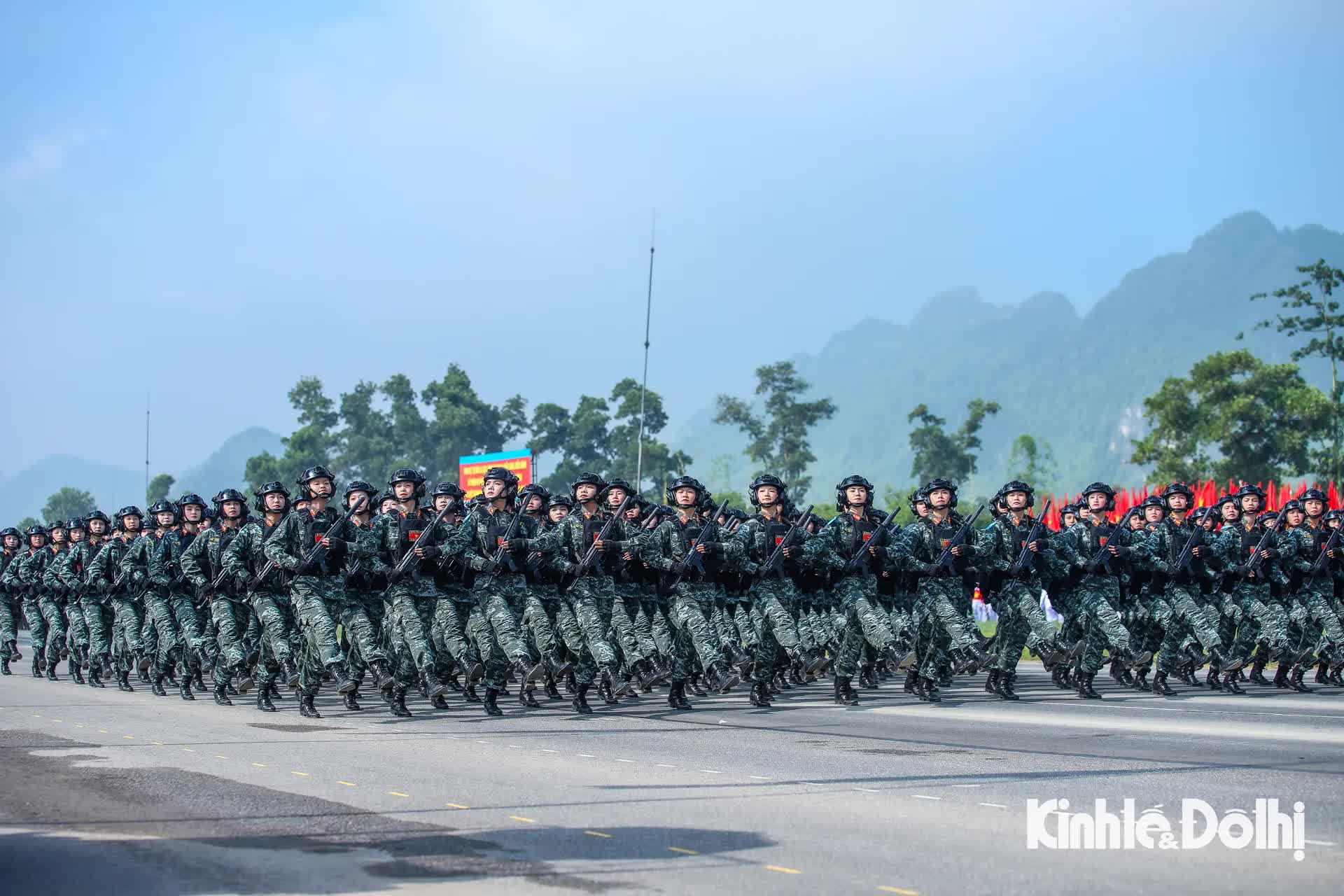 Hơn 15.000 chiến sĩ quân đội, công an tổng hợp luyện chuẩn bị cho Lễ kỷ niệm 80 năm Quốc khánh- Ảnh 26.