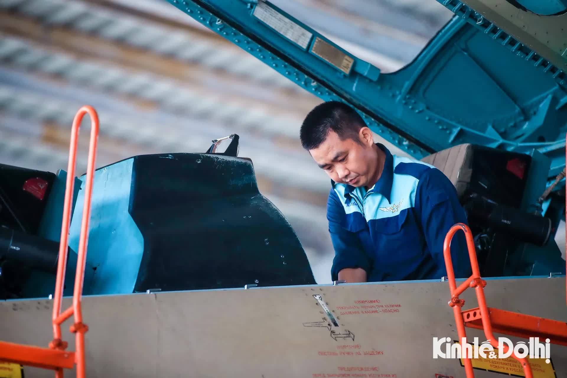 Quy trình nghiêm ngặt kiểm tra tiêm kích "hổ mang chúa" Su-30MK2 trước khi cất cánh- Ảnh 8.