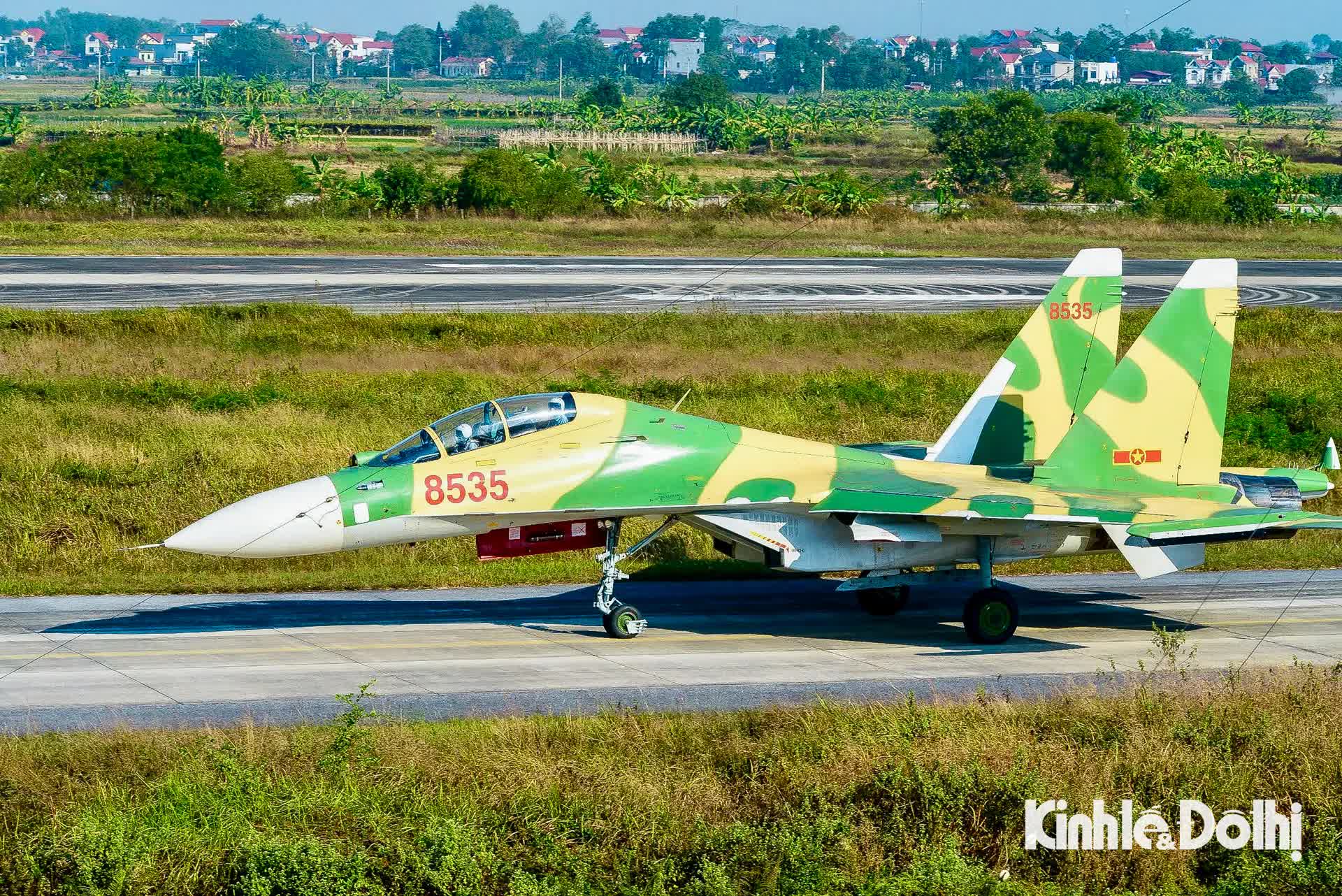 Quy trình nghiêm ngặt kiểm tra tiêm kích "hổ mang chúa" Su-30MK2 trước khi cất cánh- Ảnh 11.