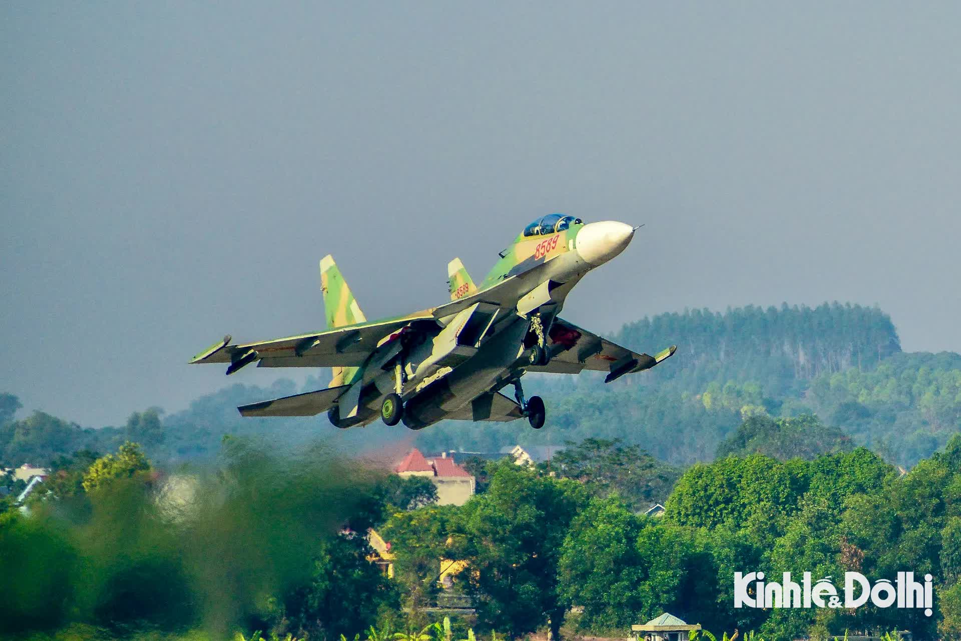 Quy trình nghiêm ngặt kiểm tra tiêm kích "hổ mang chúa" Su-30MK2 trước khi cất cánh- Ảnh 12.