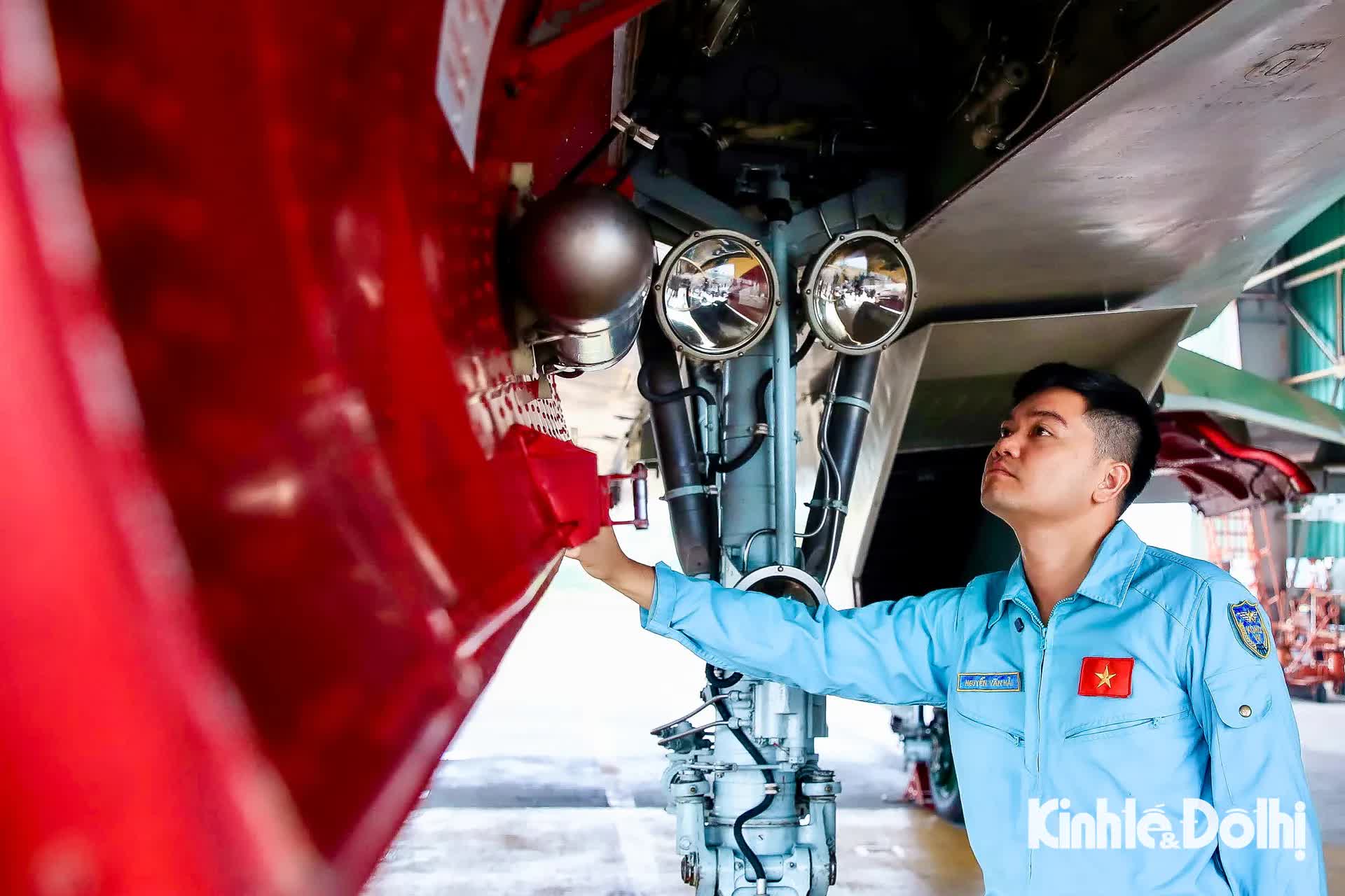 Quy trình nghiêm ngặt kiểm tra tiêm kích "hổ mang chúa" Su-30MK2 trước khi cất cánh- Ảnh 4.