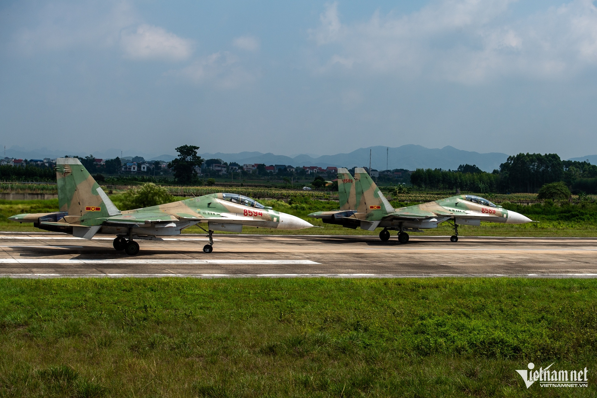 Màn tập dượt ghép biên đội 'xé gió' lạ lẫm của Su-30MK2 và Yak-130- Ảnh 7. Màn tập dượt ghép biên đội 'xé gió' lạ lẫm của Su-30MK2 và Yak-130- Ảnh 7.