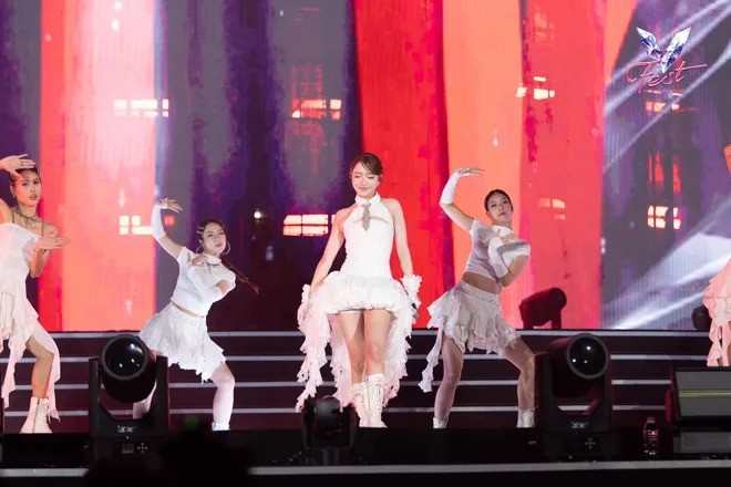 "V Fest - Thanh xuân rực rỡ" tràn đầy năng lượng và cuốn hút- Ảnh 10. "V Fest - Thanh xuân rực rỡ" tràn đầy năng lượng và cuốn hút- Ảnh 10.