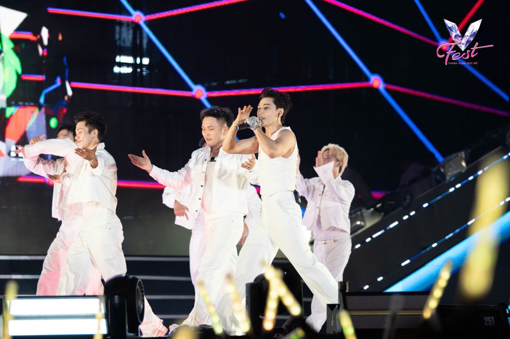 "V Fest - Thanh xuân rực rỡ" tràn đầy năng lượng và cuốn hút- Ảnh 5. "V Fest - Thanh xuân rực rỡ" tràn đầy năng lượng và cuốn hút- Ảnh 5.