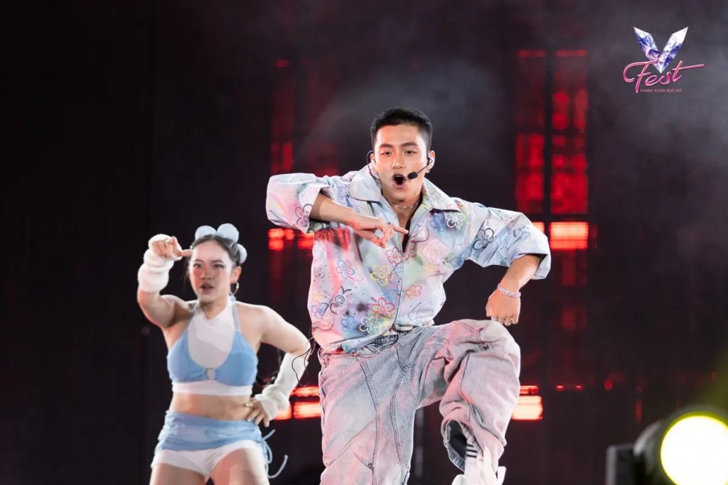 "V Fest - Thanh xuân rực rỡ" tràn đầy năng lượng và cuốn hút- Ảnh 2. "V Fest - Thanh xuân rực rỡ" tràn đầy năng lượng và cuốn hút- Ảnh 2.